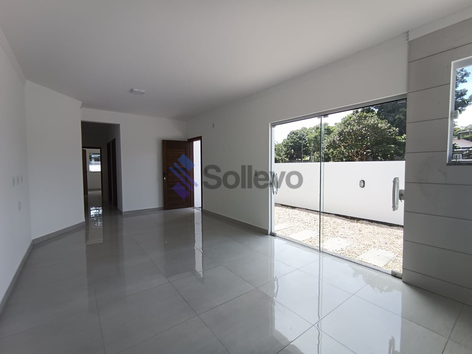 Casa à venda com 2 quartos, 61m² - Foto 2