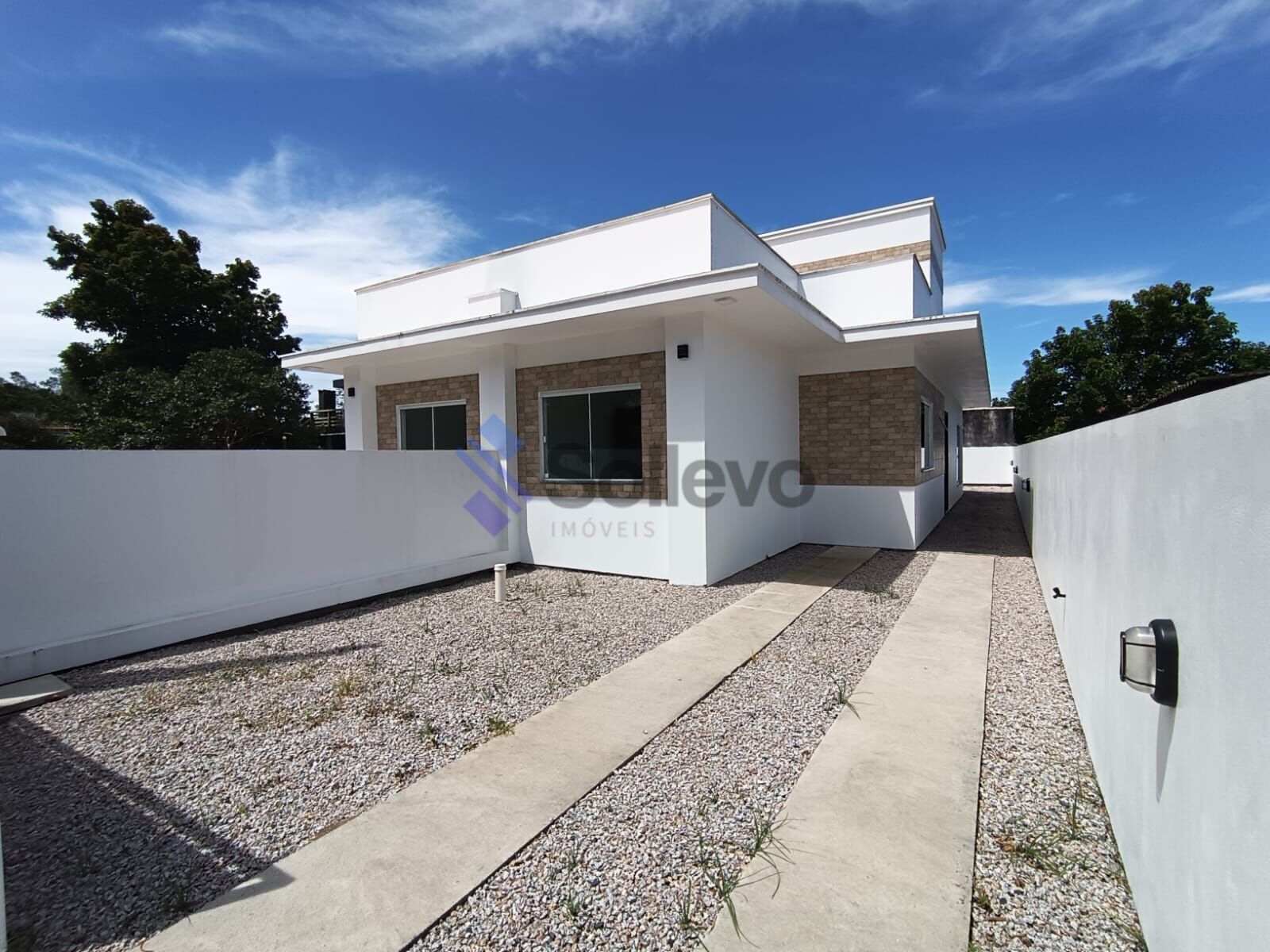 Casa à venda com 2 quartos, 61m² - Foto 1