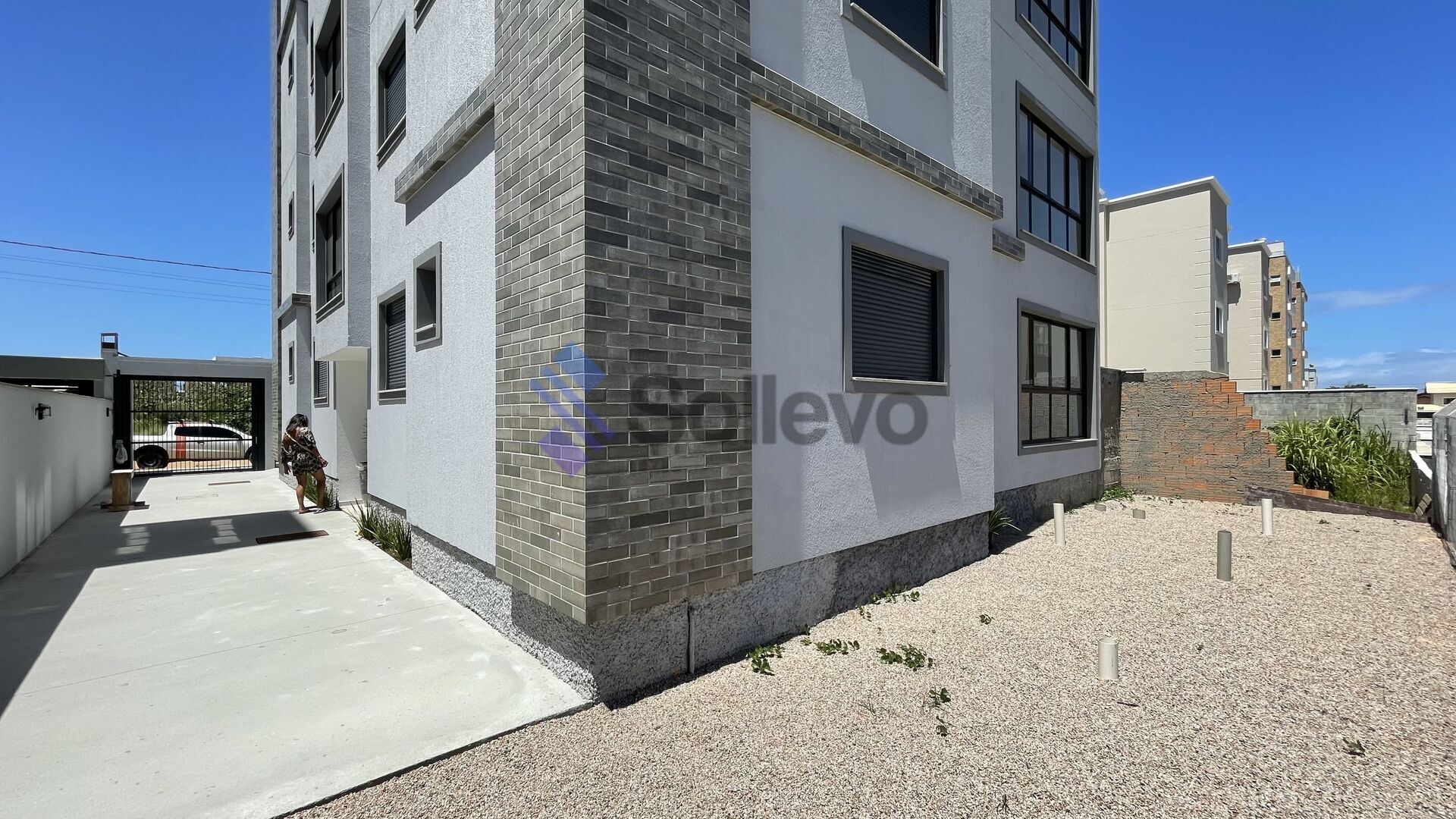 Apartamento à venda com 2 quartos, 64m² - Foto 2