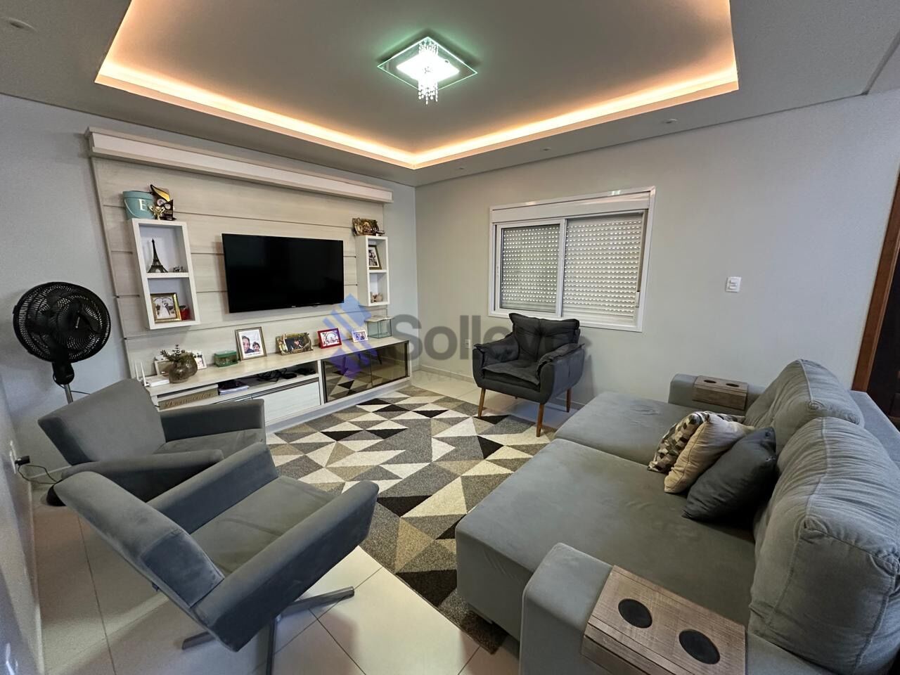 Casa à venda com 3 quartos, 200m² - Foto 2