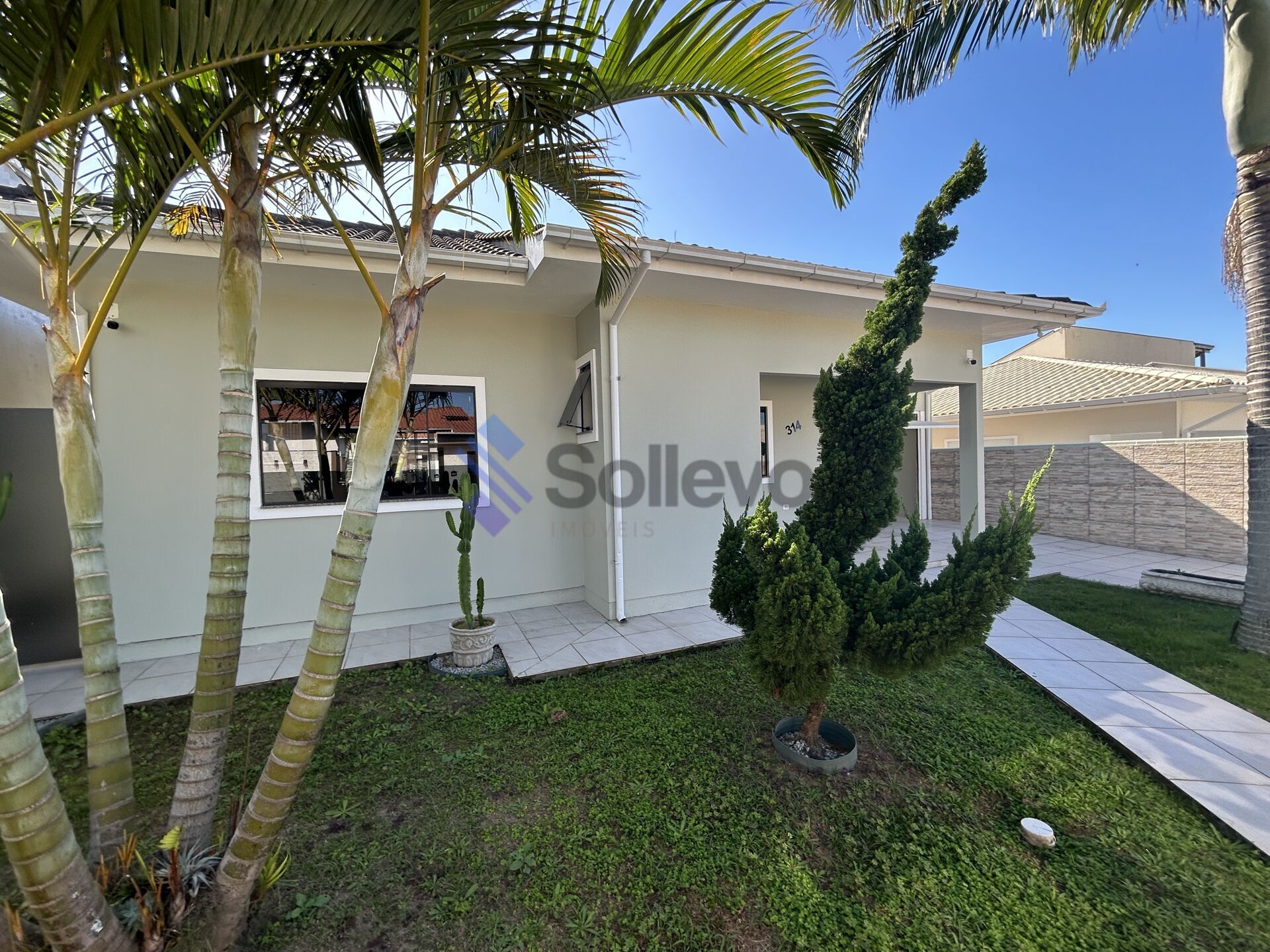 Casa à venda com 3 quartos, 188m² - Foto 1