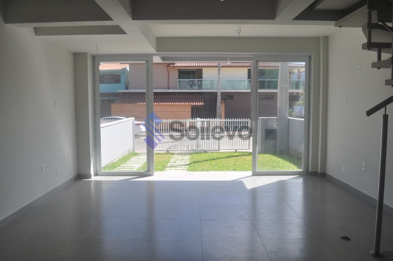 Casa à venda com 2 quartos, 92m² - Foto 2