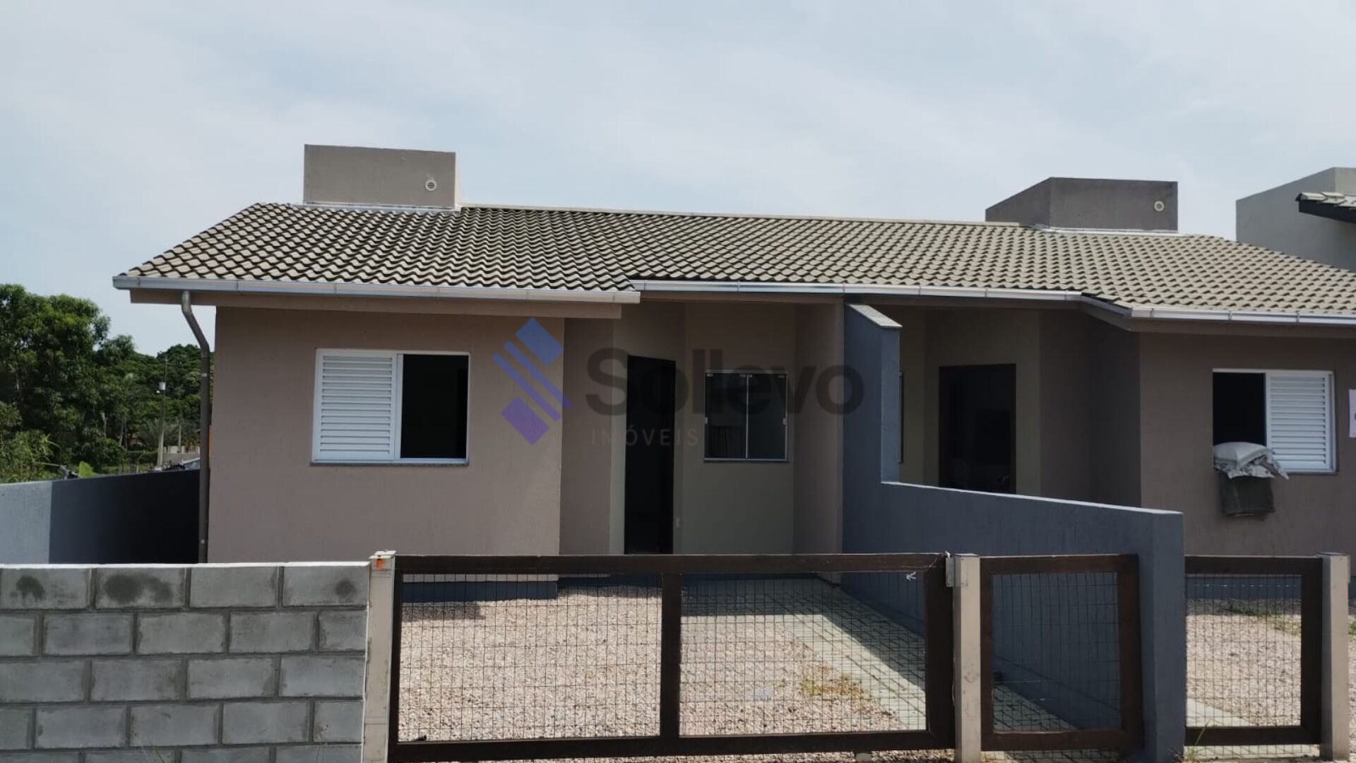 Casa à venda com 2 quartos, 51m² - Foto 1