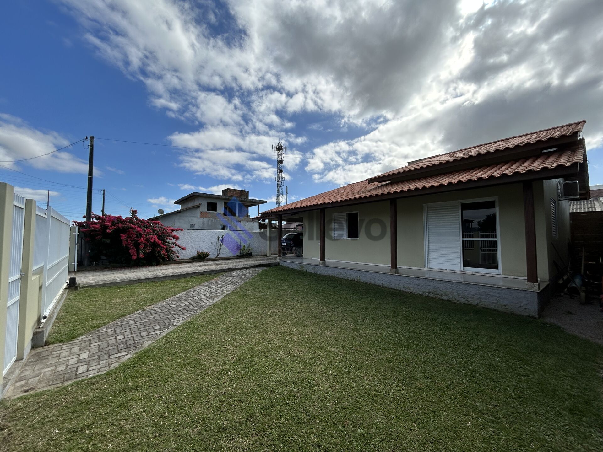 Casa à venda com 3 quartos, 450m² - Foto 1