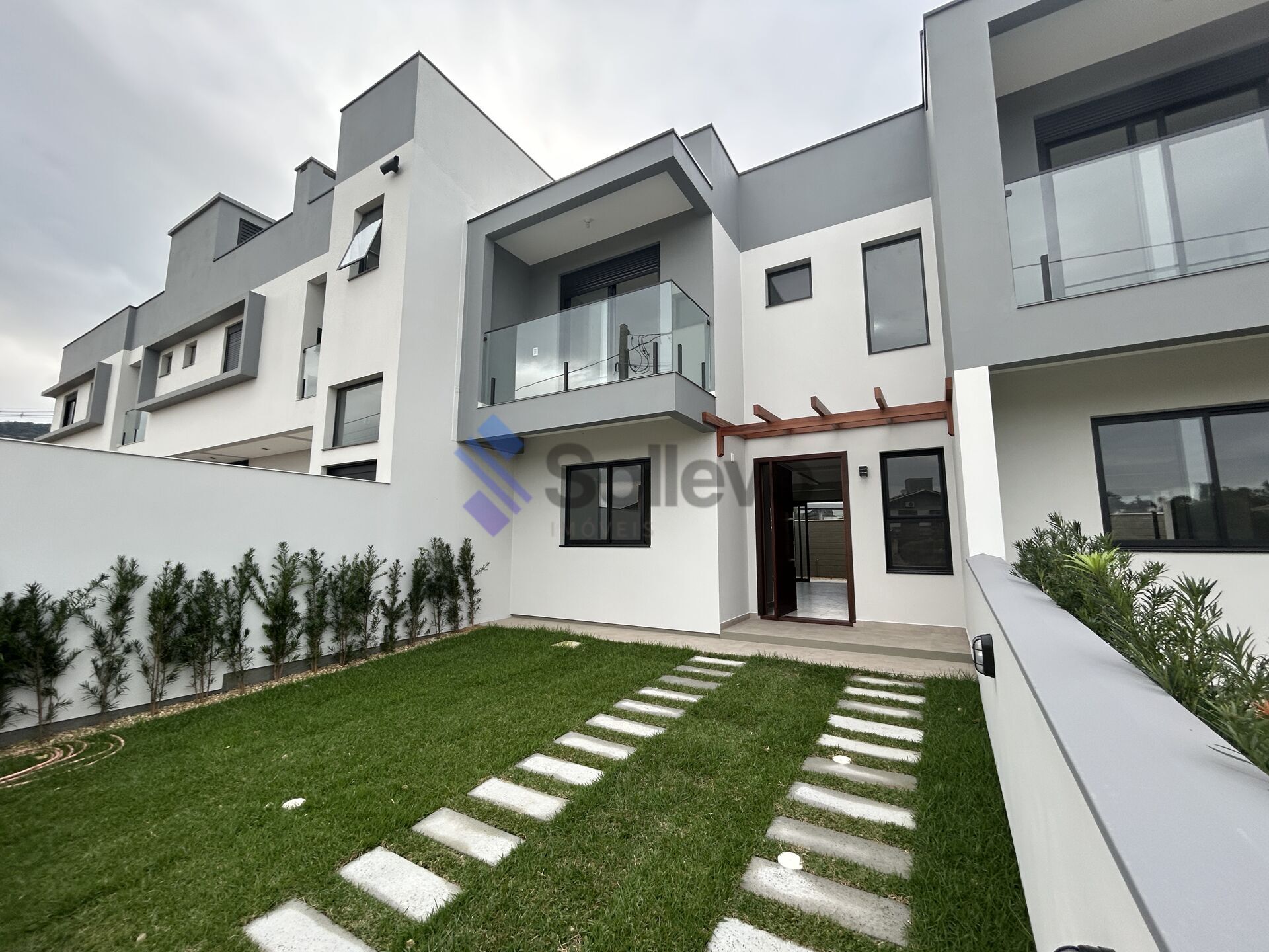 Casa à venda com 3 quartos, 108m² - Foto 2