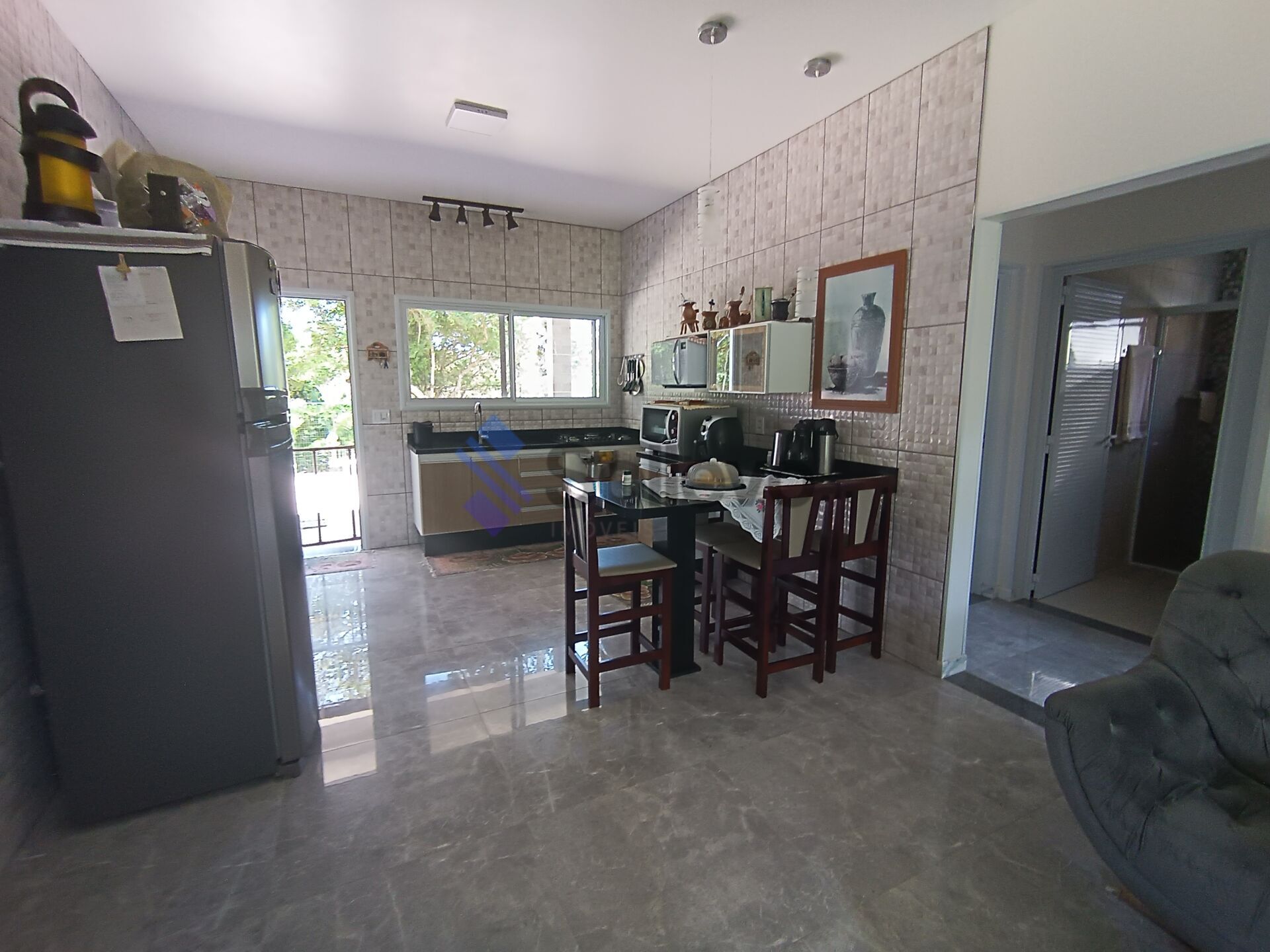 Casa à venda com 3 quartos, 200m² - Foto 4