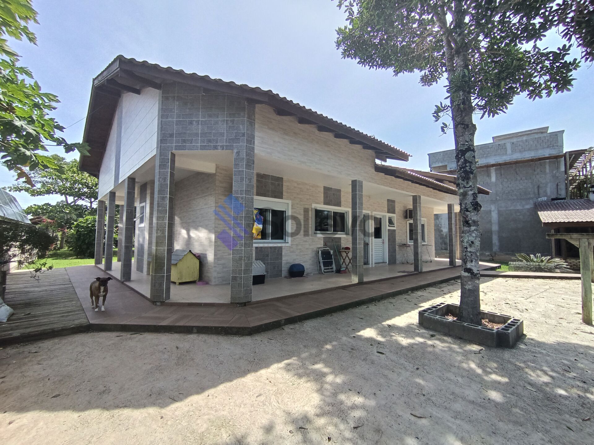 Casa à venda com 3 quartos, 200m² - Foto 1