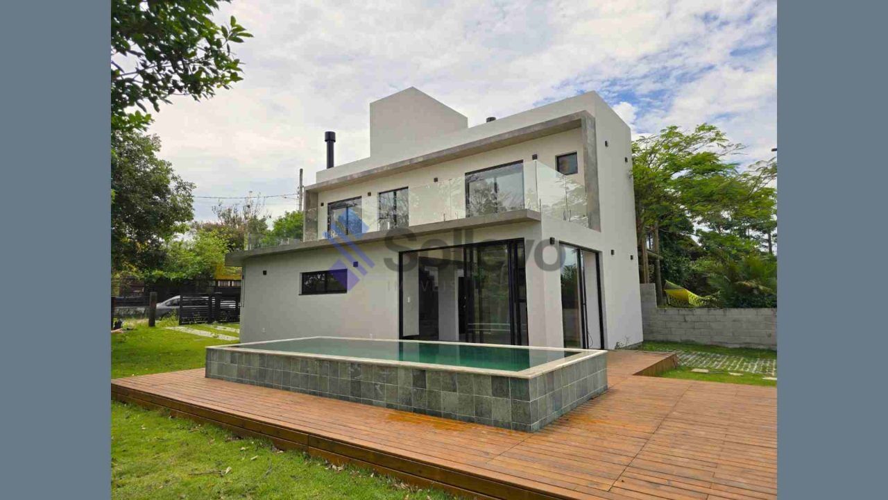 Casa à venda com 2 quartos, 120m² - Foto 1