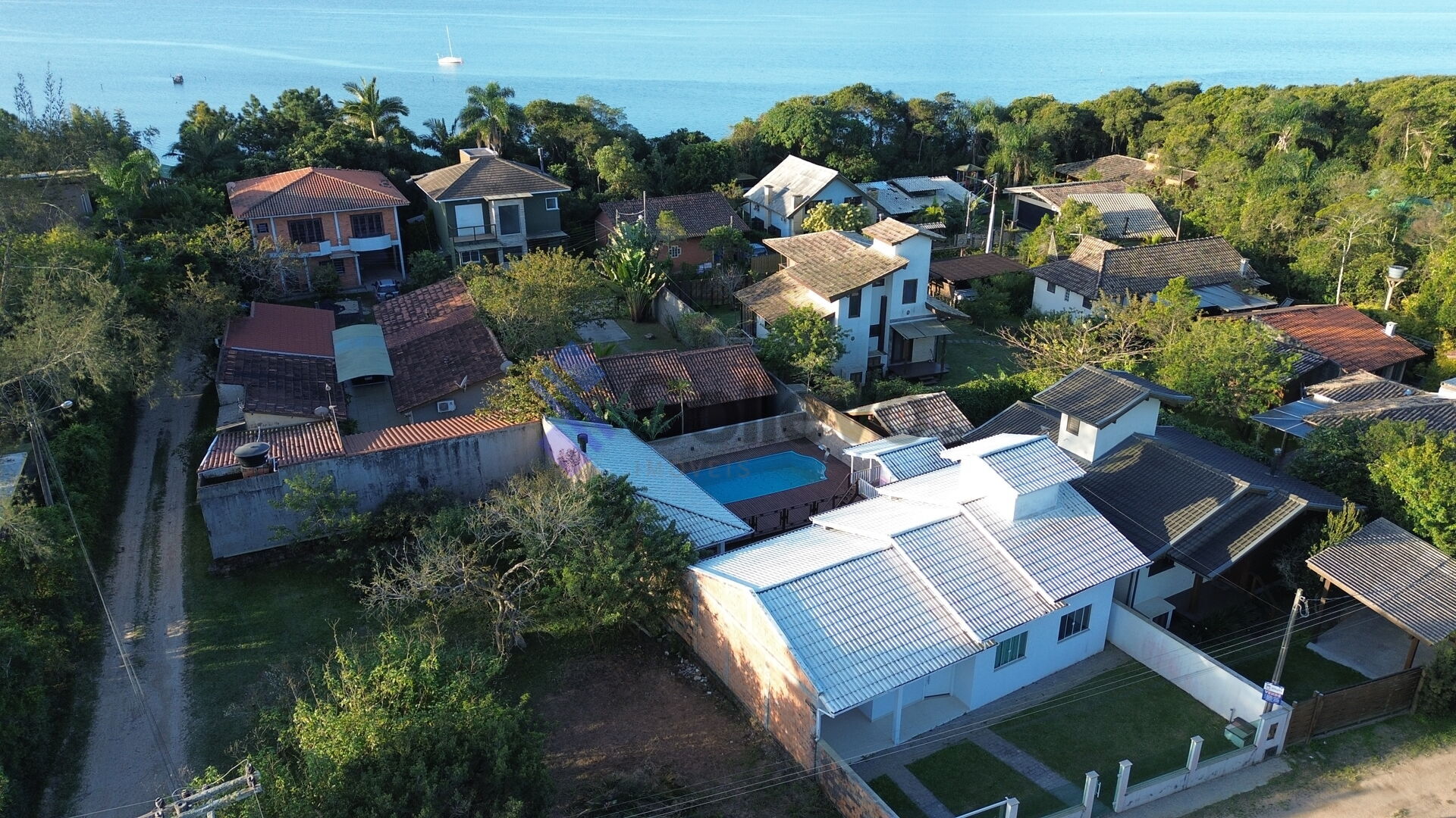 Casa à venda com 3 quartos, 110m² - Foto 1