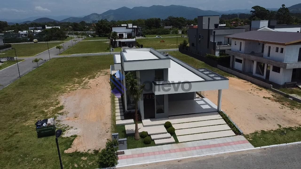 Casa à venda com 3 quartos, 184m² - Foto 1