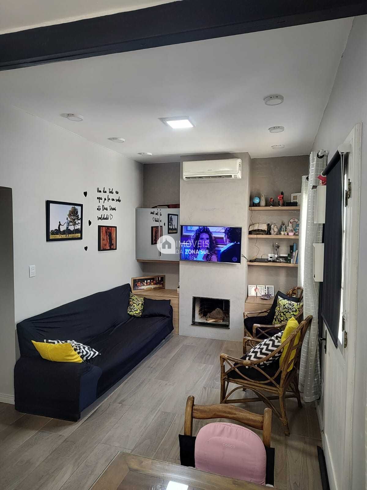 Casa à venda com 2 quartos, 55m² - Foto 1