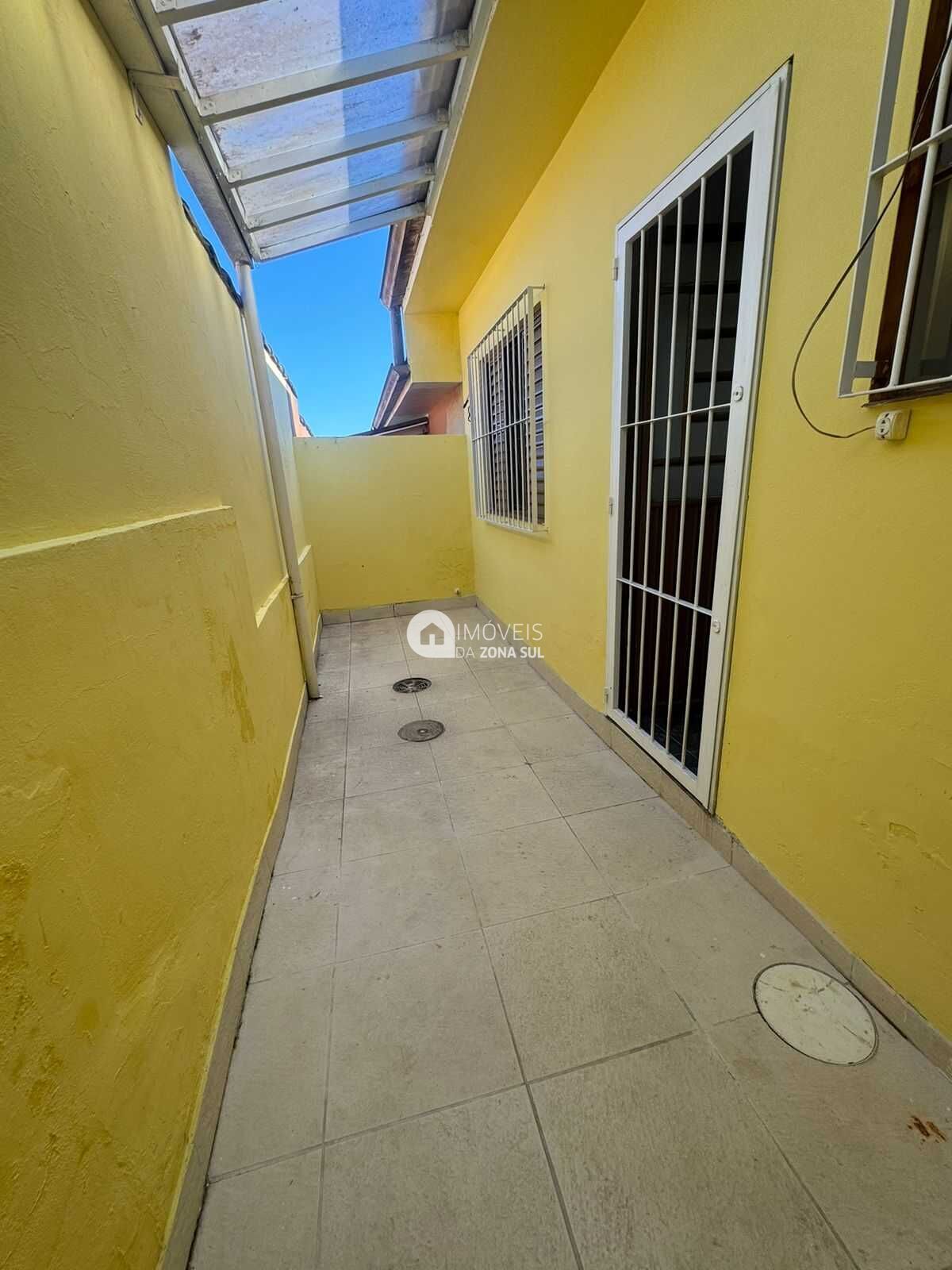 Casa à venda com 1 quarto, 46m² - Foto 2