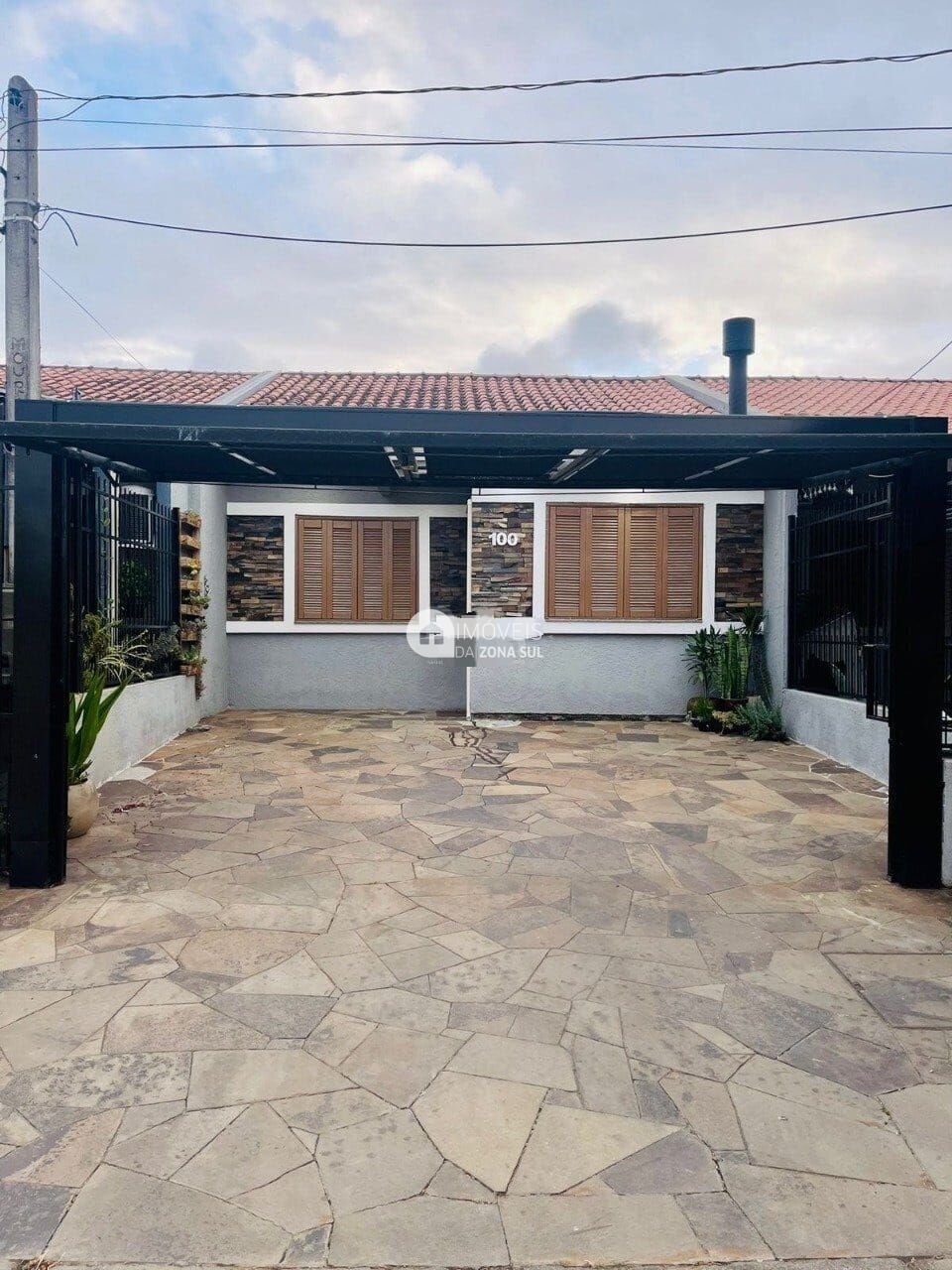 Casa à venda com 2 quartos, 100m² - Foto 1