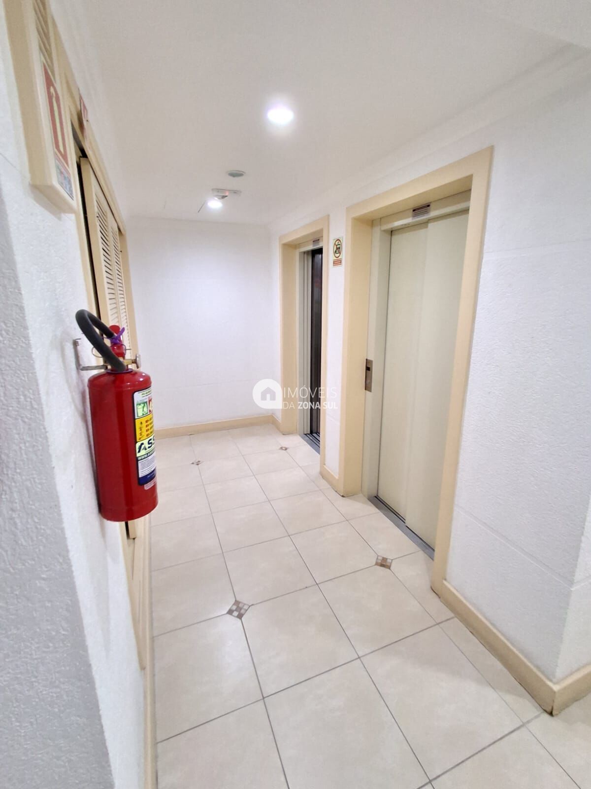Apartamento à venda com 2 quartos, 64m² - Foto 3