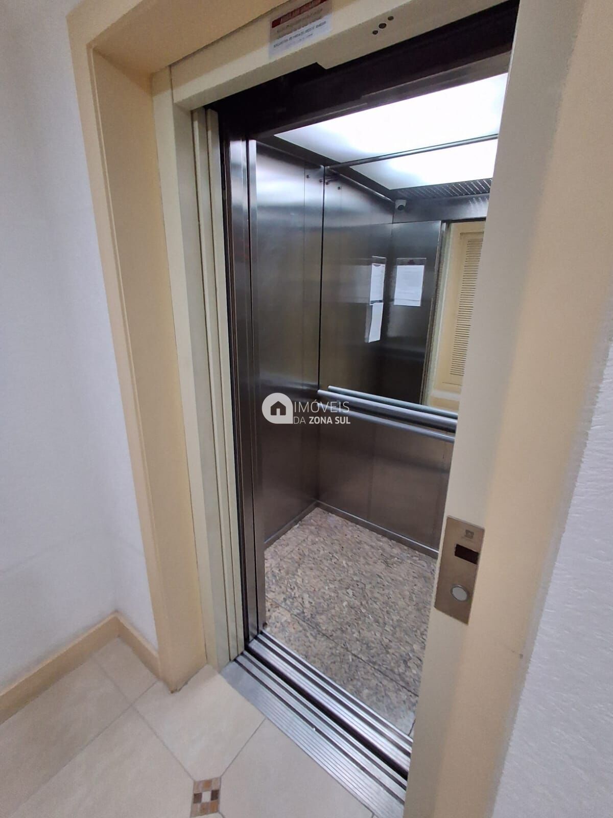 Apartamento à venda com 2 quartos, 64m² - Foto 2