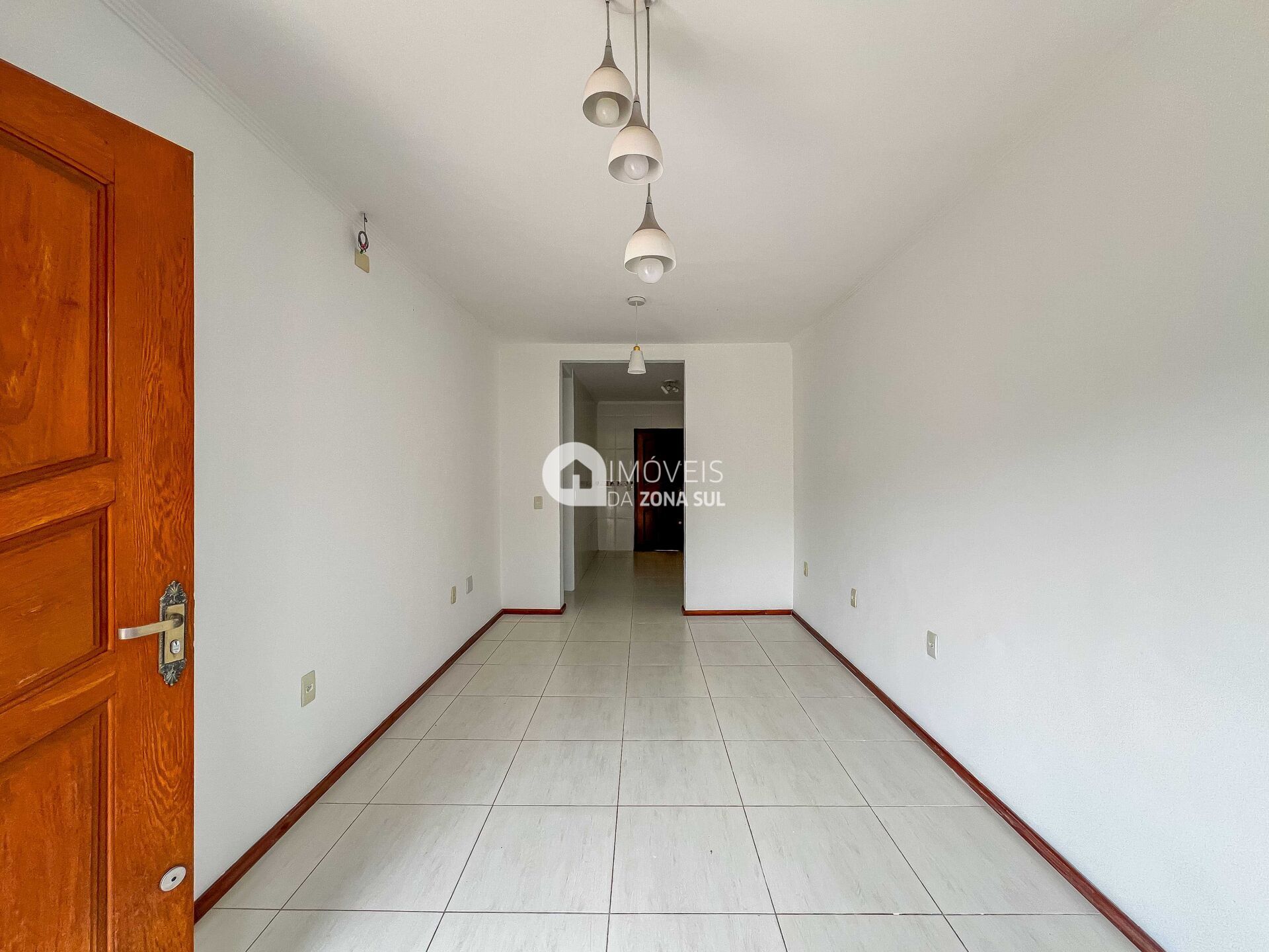 Casa à venda com 2 quartos, 70m² - Foto 2