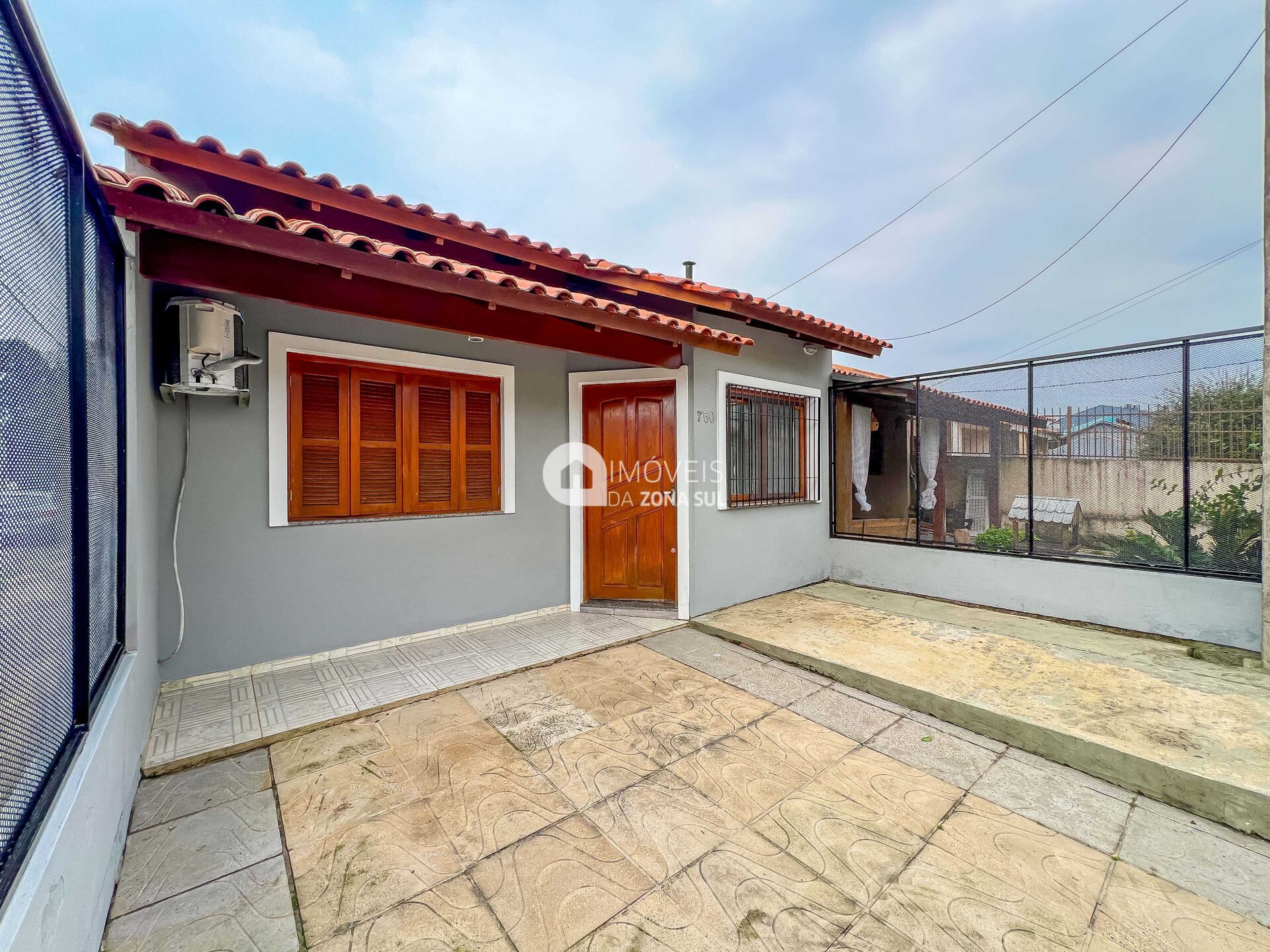 Casa à venda com 2 quartos, 70m² - Foto 1