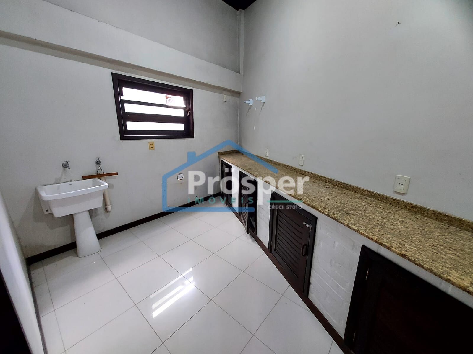 Sobrado de 4 quartos, 300m² no bairro Saguaçu, em Joinville | Eu Corretor