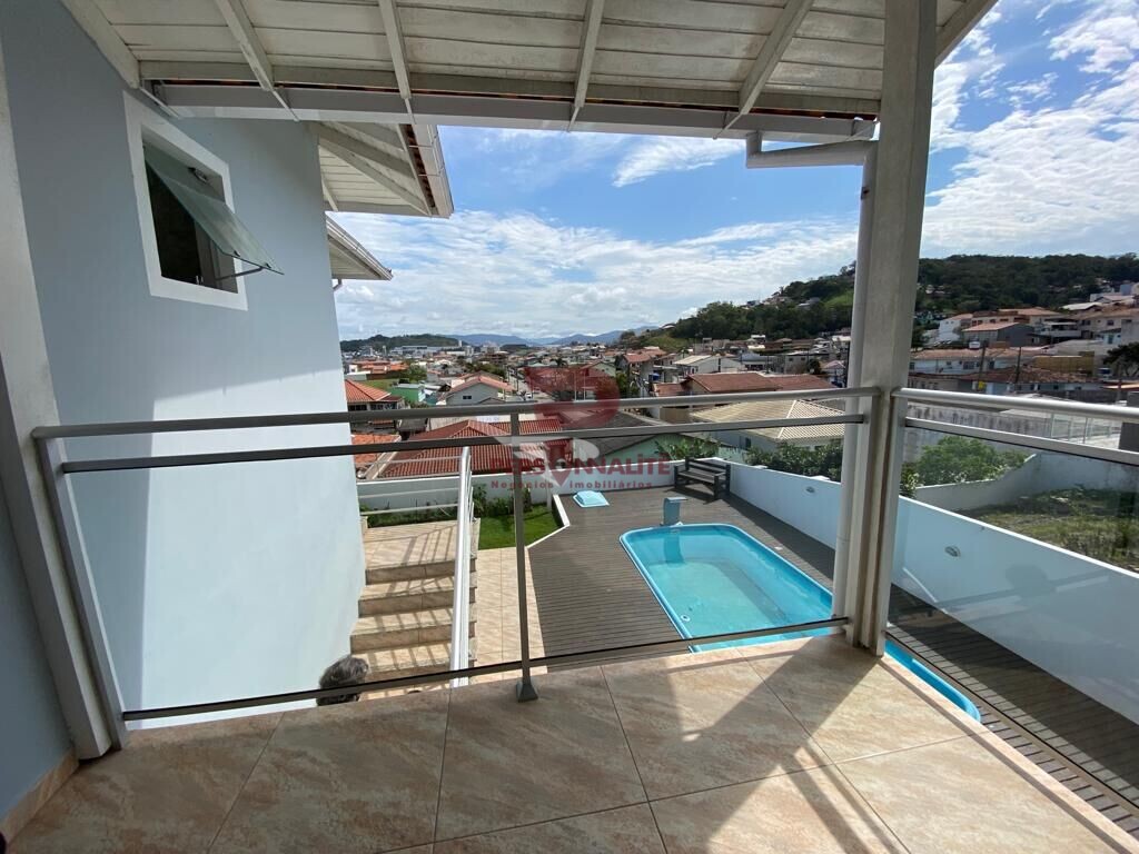 Casa de 3 quartos, 300m² no bairro Fazenda Santo Antônio, em São José | Eu Corretor