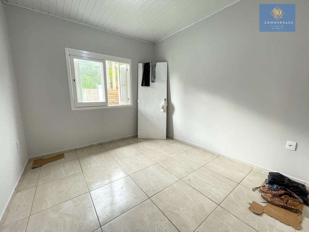 Casa à venda com 3 quartos, 60m² - Foto 4