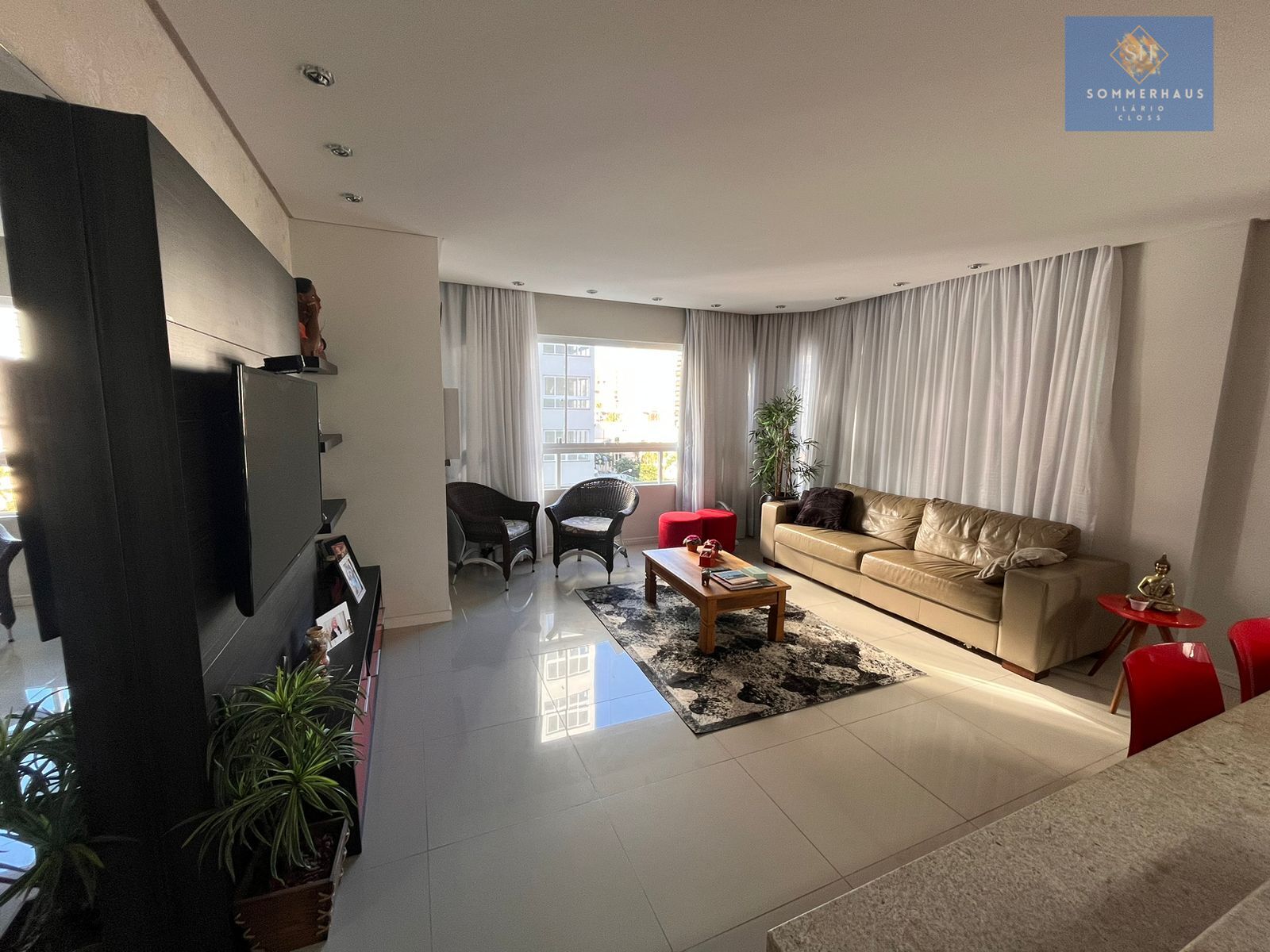 Apartamento à venda com 3 quartos, 166m² - Foto 2