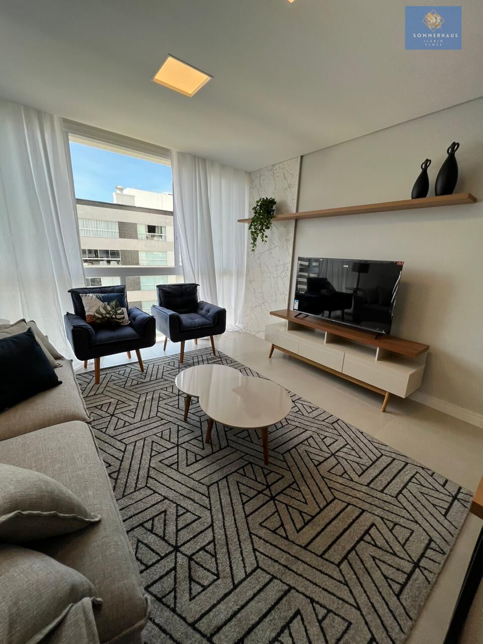 Apartamento à venda com 2 quartos, 73m² - Foto 2