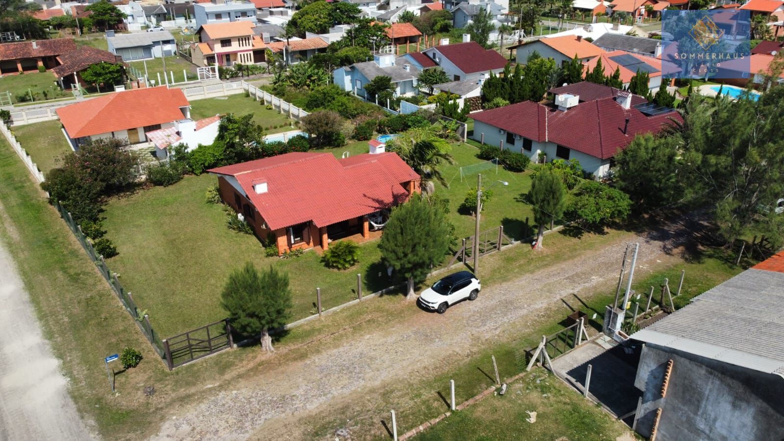 Casa à venda com 4 quartos, 1000m² - Foto 1