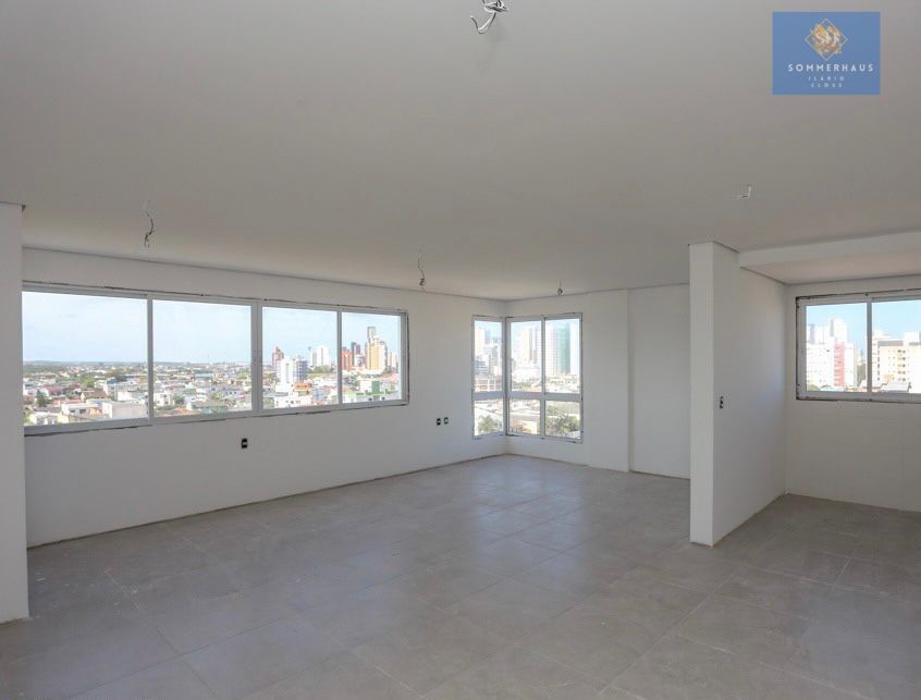 Apartamento à venda com 3 quartos, 93m² - Foto 2