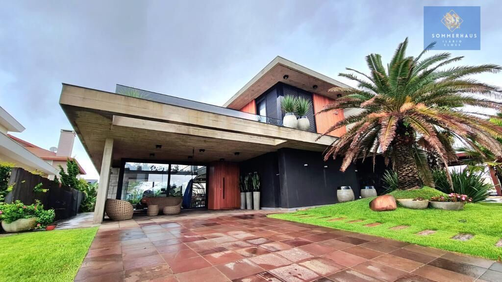 Casa de Condomínio à venda com 5 quartos, 350m² - Foto 1