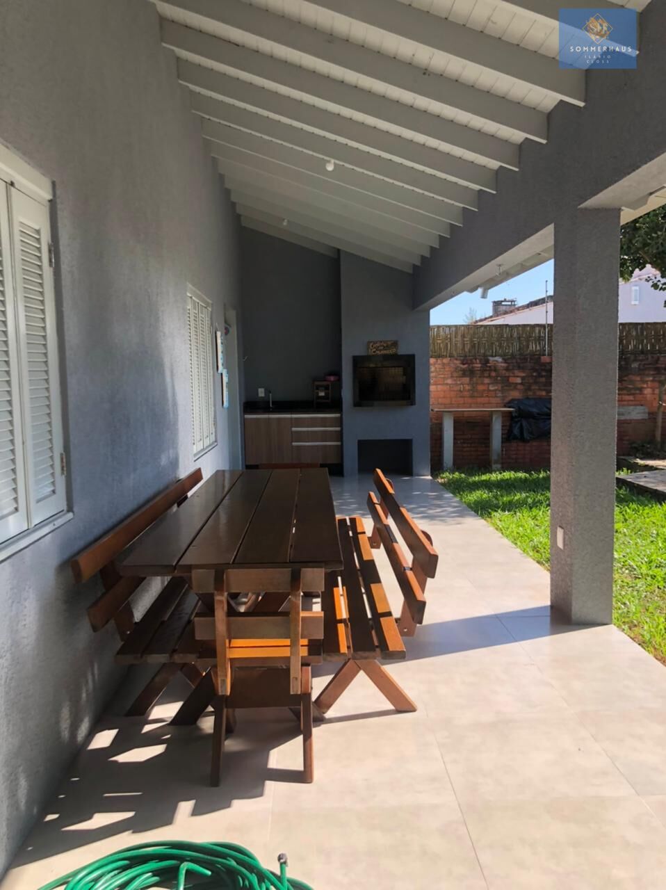 Casa à venda com 3 quartos, 176m² - Foto 1