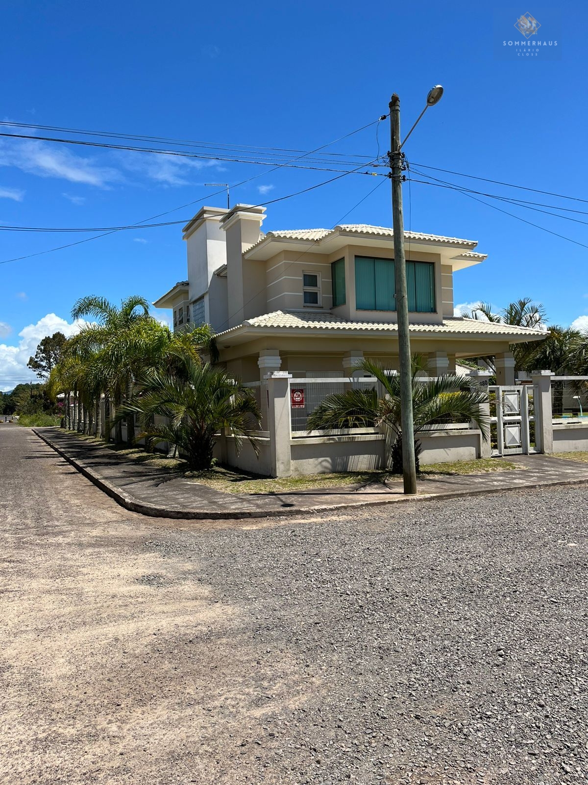 Casa à venda com 4 quartos, 320m² - Foto 1