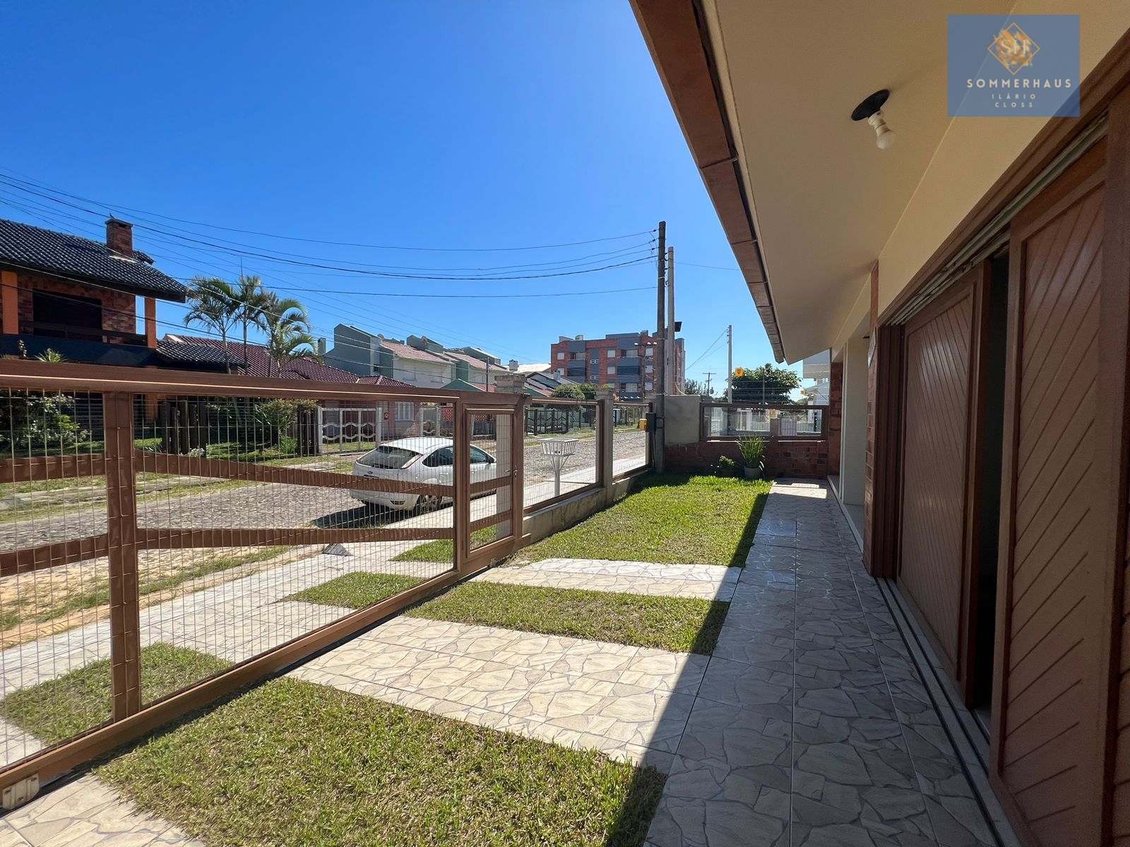 Casa à venda com 3 quartos, 300m² - Foto 2