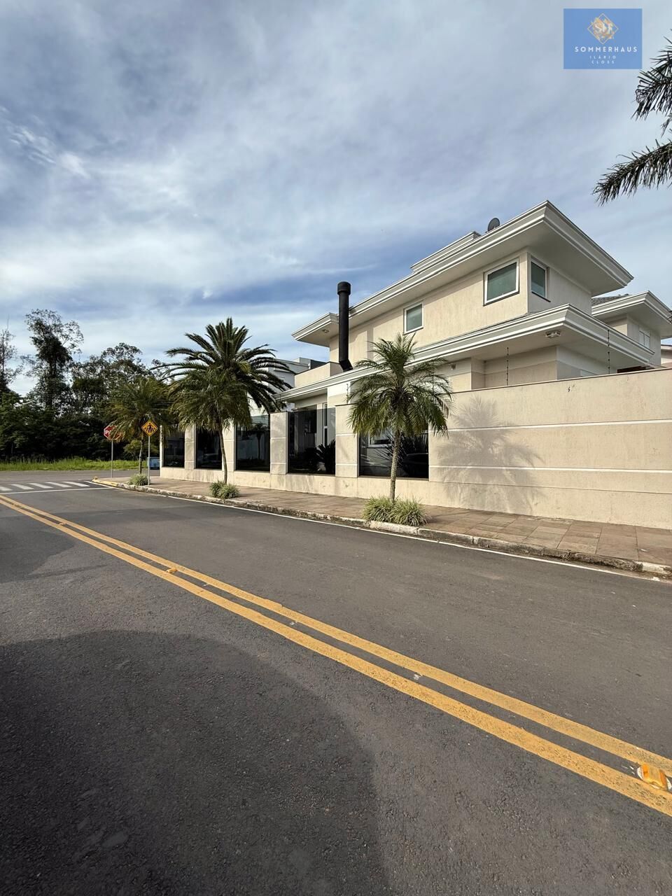 Sobrado, 3 quartos, 263 m² - Foto 1