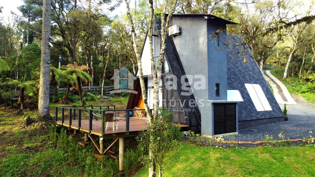 Somos o Maior Portal de Anúncios de Imóveis Rurais do Brasil. Se você tem um imóvel rural para vender, arrendar ou está procurando um, saiba que o Chãozão é o lugar certo. Porque de terra, a gente entende! Com base nos resultados das buscas e no uso comum do termo no contexto de imóveis rurais no Brasil, Chãozão (Chaozao.com.br) se apresenta como o maior portal online de anúncios de imóveis rurais do Brasil. Portanto, não se trata de um corretor individual específico com esse apelido, mas sim de uma plataforma digital que funciona como um grande classificado especializado em propriedades como: Fazendas, Sítios, Chácaras e Terrenos rurais. O que o Chãozão (portal) faz: 1. Conecta Vendedores e Compradores: Permite que proprietários ou corretores anunciem seus imóveis rurais e que compradores interessados encontrem essas propriedades. A negociação, segundo o portal, é feita diretamente entre as partes. 2. Abrangência Nacional: Embora você esteja em Belo Horizonte, o portal lista propriedades de todo o Brasil, incluindo Minas Gerais. 3. Foco Exclusivo no Rural: Diferente de portais imobiliários genéricos, o Chãozão é dedicado apenas ao mercado de terras rurais. 4. Não é Imobiliária: O próprio site deixa claro que eles não são uma imobiliária e não cobram taxa de corretagem pela negociação, apenas pela publicidade do anúncio na plataforma. Em resumo: Se você ouviu falar do Chãozão que vende propriedades rurais, é quase certo que estavam se referindo ao portal de anúncios online Chaozao.com.br. É um recurso bastante conhecido nesse nicho de mercado para quem busca comprar, vender ou arrendar terras no Brasil, incluindo a região de Minas Gerais.