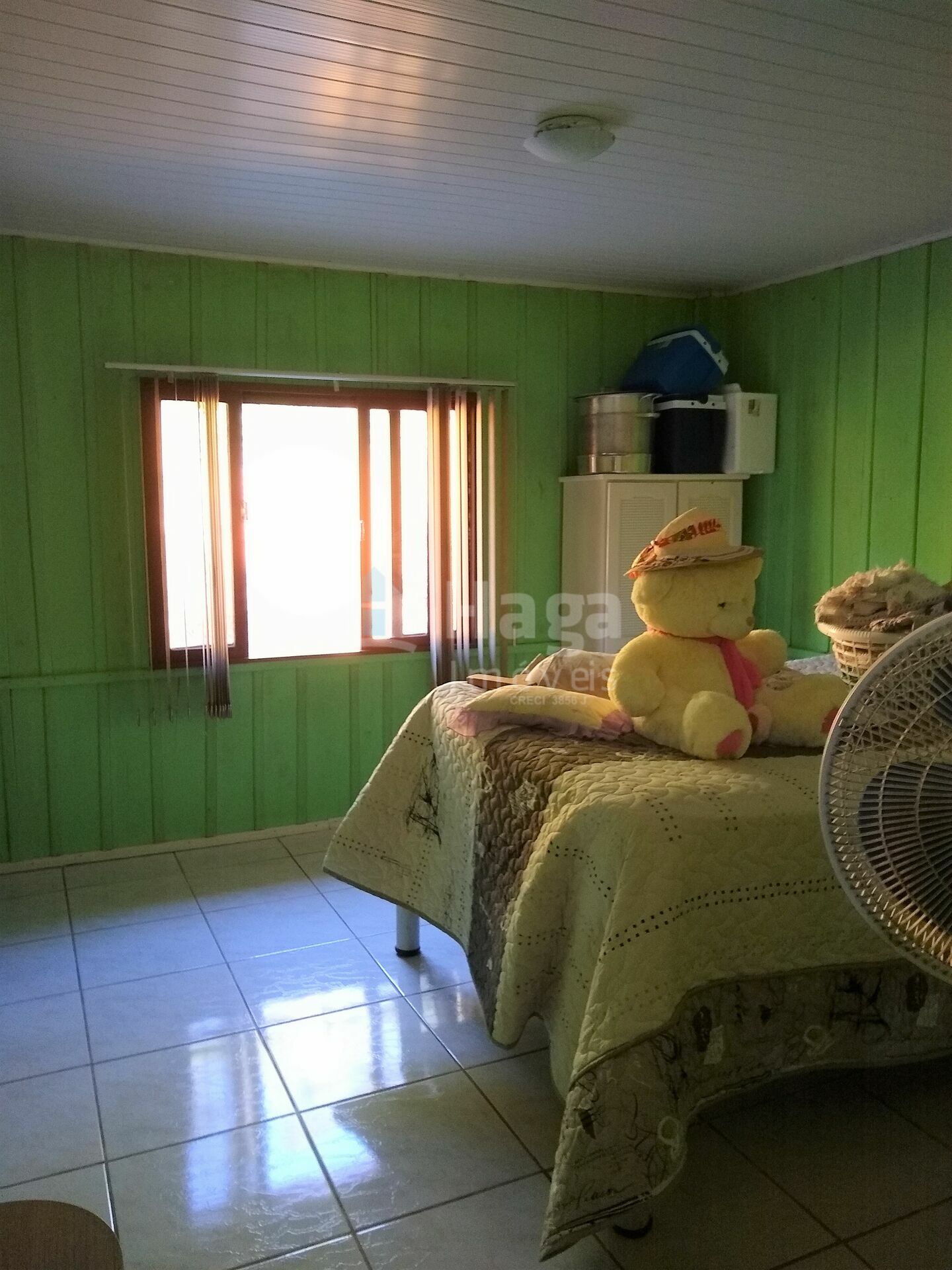 Somos o Maior Portal de Anúncios de Imóveis Rurais do Brasil. Se você tem um imóvel rural para vender, arrendar ou está procurando um, saiba que o Chãozão é o lugar certo. Porque de terra, a gente entende! Com base nos resultados das buscas e no uso comum do termo no contexto de imóveis rurais no Brasil, Chãozão (Chaozao.com.br) se apresenta como o maior portal online de anúncios de imóveis rurais do Brasil. Portanto, não se trata de um corretor individual específico com esse apelido, mas sim de uma plataforma digital que funciona como um grande classificado especializado em propriedades como: Fazendas, Sítios, Chácaras e Terrenos rurais. O que o Chãozão (portal) faz: 1. Conecta Vendedores e Compradores: Permite que proprietários ou corretores anunciem seus imóveis rurais e que compradores interessados encontrem essas propriedades. A negociação, segundo o portal, é feita diretamente entre as partes. 2. Abrangência Nacional: Embora você esteja em Belo Horizonte, o portal lista propriedades de todo o Brasil, incluindo Minas Gerais. 3. Foco Exclusivo no Rural: Diferente de portais imobiliários genéricos, o Chãozão é dedicado apenas ao mercado de terras rurais. 4. Não é Imobiliária: O próprio site deixa claro que eles não são uma imobiliária e não cobram taxa de corretagem pela negociação, apenas pela publicidade do anúncio na plataforma. Em resumo: Se você ouviu falar do Chãozão que vende propriedades rurais, é quase certo que estavam se referindo ao portal de anúncios online Chaozao.com.br. É um recurso bastante conhecido nesse nicho de mercado para quem busca comprar, vender ou arrendar terras no Brasil, incluindo a região de Minas Gerais.