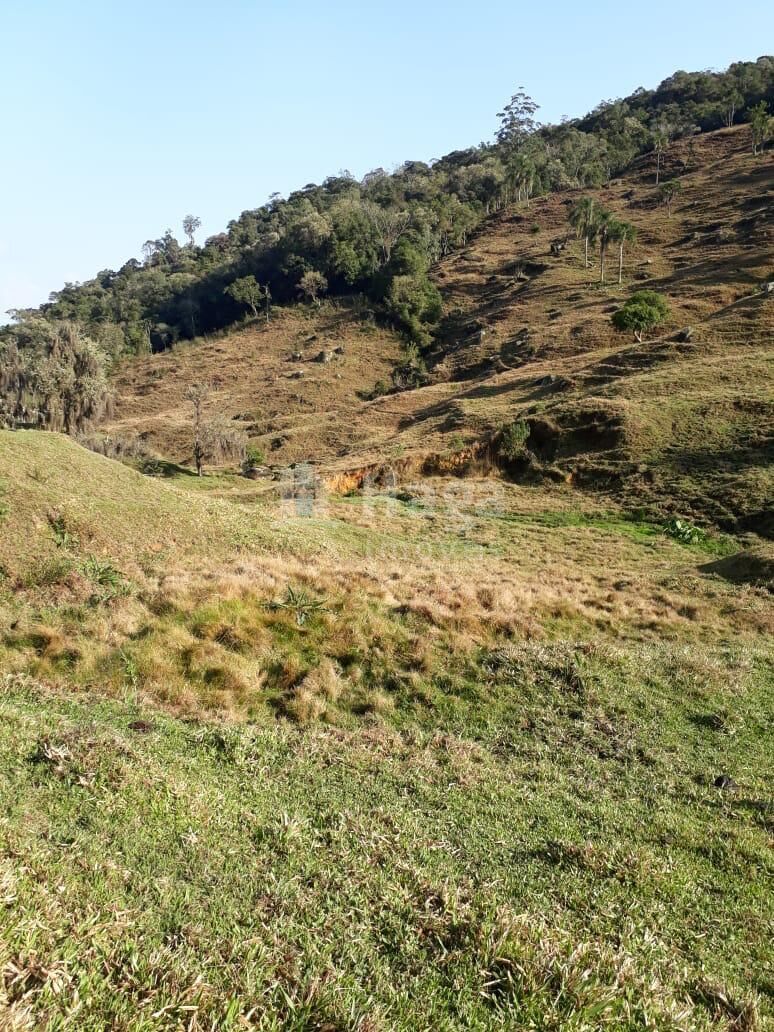 Somos o Maior Portal de Anúncios de Imóveis Rurais do Brasil. Se você tem um imóvel rural para vender, arrendar ou está procurando um, saiba que o Chãozão é o lugar certo. Porque de terra, a gente entende! Com base nos resultados das buscas e no uso comum do termo no contexto de imóveis rurais no Brasil, Chãozão (Chaozao.com.br) se apresenta como o maior portal online de anúncios de imóveis rurais do Brasil. Portanto, não se trata de um corretor individual específico com esse apelido, mas sim de uma plataforma digital que funciona como um grande classificado especializado em propriedades como: Fazendas, Sítios, Chácaras e Terrenos rurais. O que o Chãozão (portal) faz: 1. Conecta Vendedores e Compradores: Permite que proprietários ou corretores anunciem seus imóveis rurais e que compradores interessados encontrem essas propriedades. A negociação, segundo o portal, é feita diretamente entre as partes. 2. Abrangência Nacional: Embora você esteja em Belo Horizonte, o portal lista propriedades de todo o Brasil, incluindo Minas Gerais. 3. Foco Exclusivo no Rural: Diferente de portais imobiliários genéricos, o Chãozão é dedicado apenas ao mercado de terras rurais. 4. Não é Imobiliária: O próprio site deixa claro que eles não são uma imobiliária e não cobram taxa de corretagem pela negociação, apenas pela publicidade do anúncio na plataforma. Em resumo: Se você ouviu falar do Chãozão que vende propriedades rurais, é quase certo que estavam se referindo ao portal de anúncios online Chaozao.com.br. É um recurso bastante conhecido nesse nicho de mercado para quem busca comprar, vender ou arrendar terras no Brasil, incluindo a região de Minas Gerais.