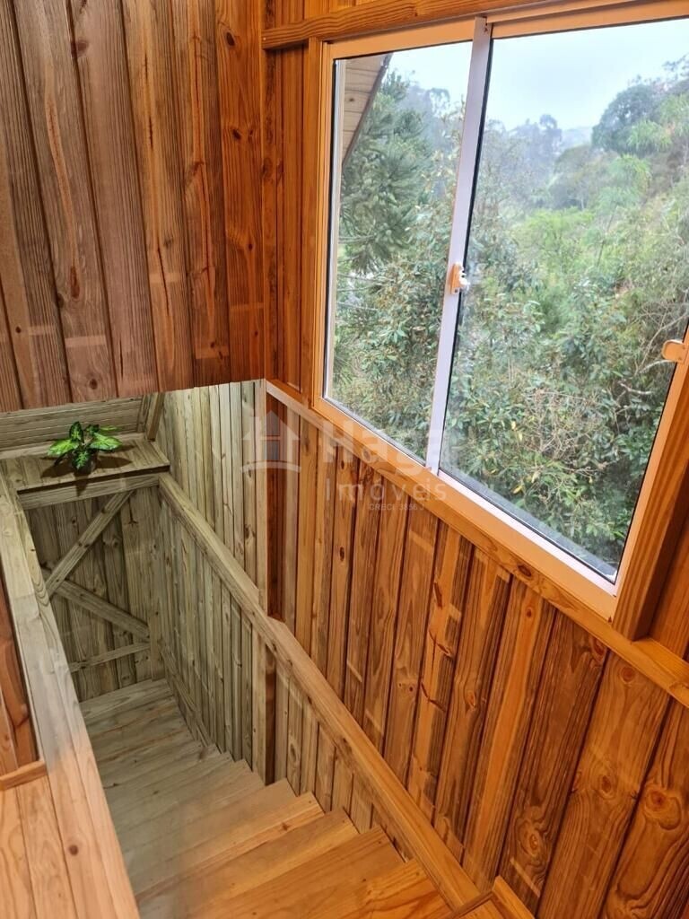 Somos o Maior Portal de Anúncios de Imóveis Rurais do Brasil. Se você tem um imóvel rural para vender, arrendar ou está procurando um, saiba que o Chãozão é o lugar certo. Porque de terra, a gente entende! Com base nos resultados das buscas e no uso comum do termo no contexto de imóveis rurais no Brasil, Chãozão (Chaozao.com.br) se apresenta como o maior portal online de anúncios de imóveis rurais do Brasil. Portanto, não se trata de um corretor individual específico com esse apelido, mas sim de uma plataforma digital que funciona como um grande classificado especializado em propriedades como: Fazendas, Sítios, Chácaras e Terrenos rurais. O que o Chãozão (portal) faz: 1. Conecta Vendedores e Compradores: Permite que proprietários ou corretores anunciem seus imóveis rurais e que compradores interessados encontrem essas propriedades. A negociação, segundo o portal, é feita diretamente entre as partes. 2. Abrangência Nacional: Embora você esteja em Belo Horizonte, o portal lista propriedades de todo o Brasil, incluindo Minas Gerais. 3. Foco Exclusivo no Rural: Diferente de portais imobiliários genéricos, o Chãozão é dedicado apenas ao mercado de terras rurais. 4. Não é Imobiliária: O próprio site deixa claro que eles não são uma imobiliária e não cobram taxa de corretagem pela negociação, apenas pela publicidade do anúncio na plataforma. Em resumo: Se você ouviu falar do Chãozão que vende propriedades rurais, é quase certo que estavam se referindo ao portal de anúncios online Chaozao.com.br. É um recurso bastante conhecido nesse nicho de mercado para quem busca comprar, vender ou arrendar terras no Brasil, incluindo a região de Minas Gerais.