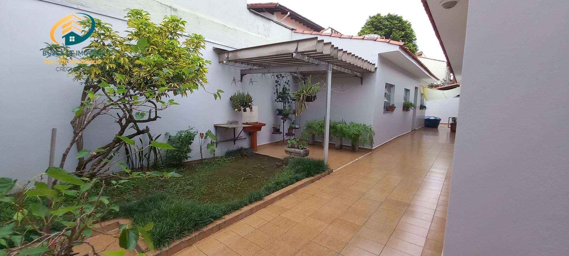 Casa à venda com 3 quartos, 240m² - Foto 1