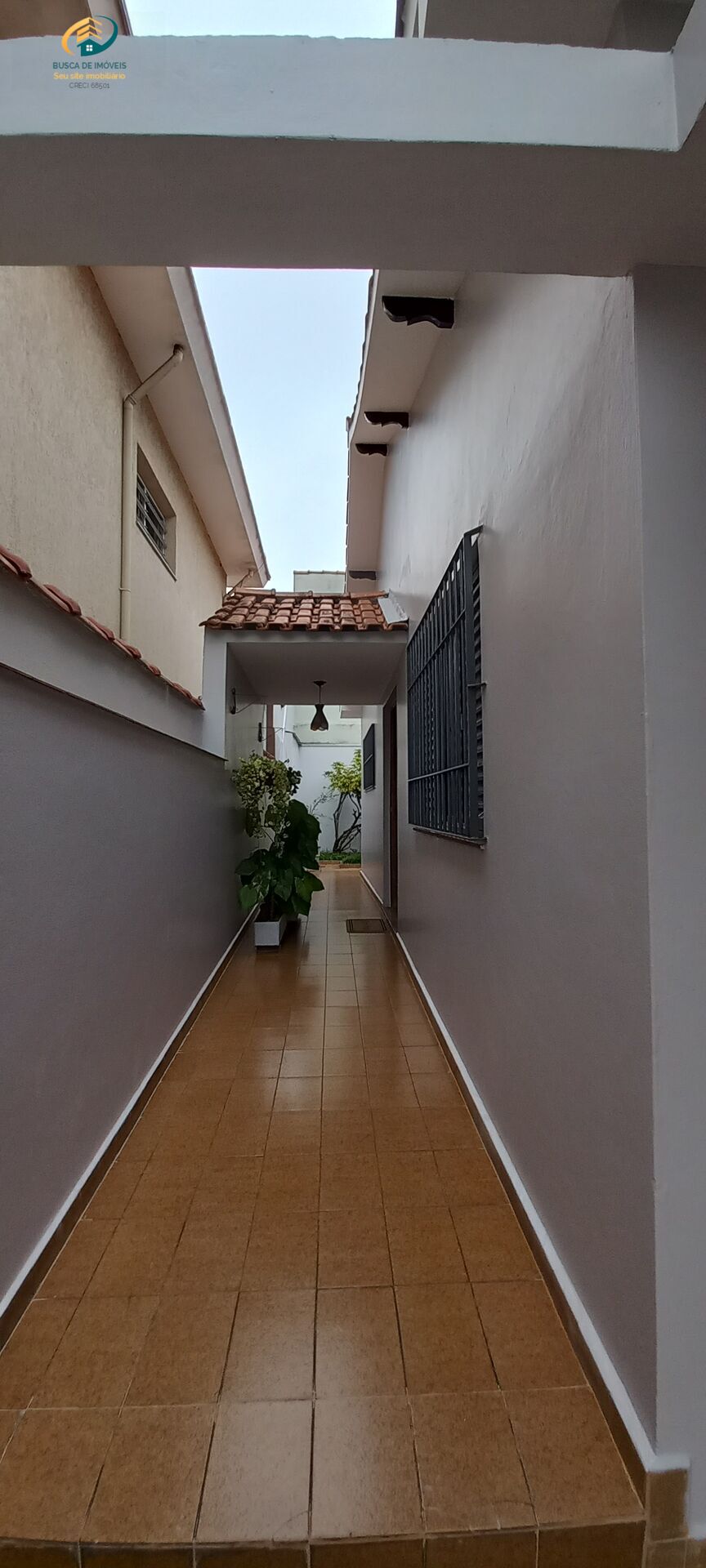 Casa à venda com 3 quartos, 240m² - Foto 2