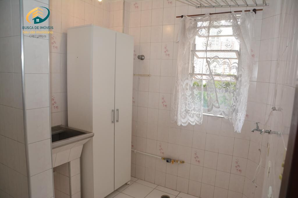 Apartamento para alugar com 3 quartos, 130m² - Foto 12