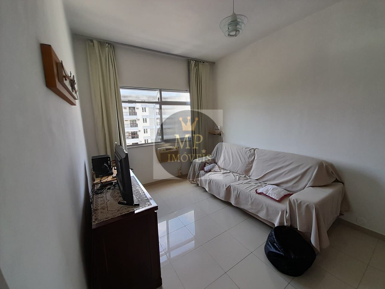 Apartamento à venda com 2 quartos, 70m² - Foto 2