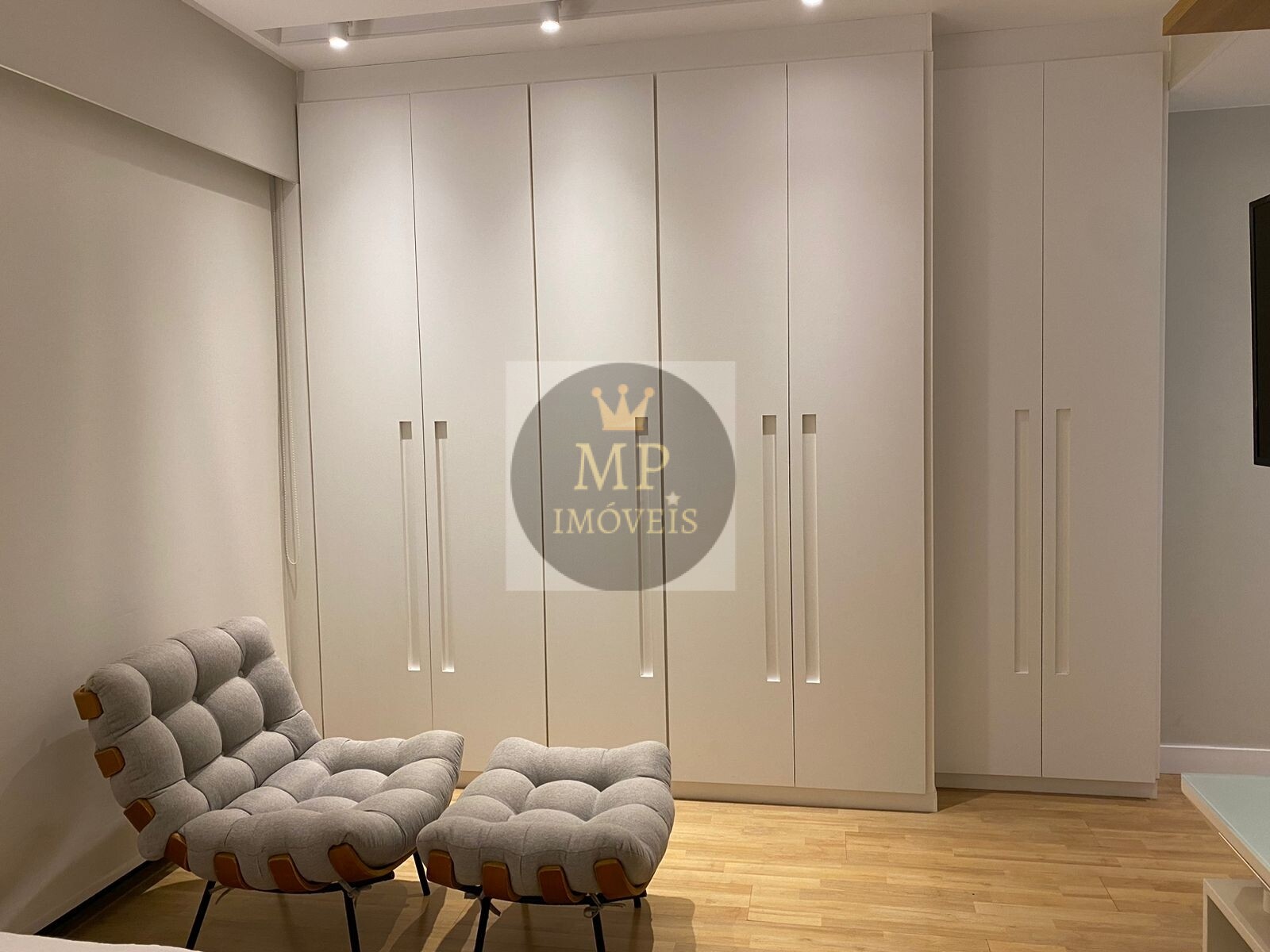 Apartamento à venda com 4 quartos, 220m² - Foto 17