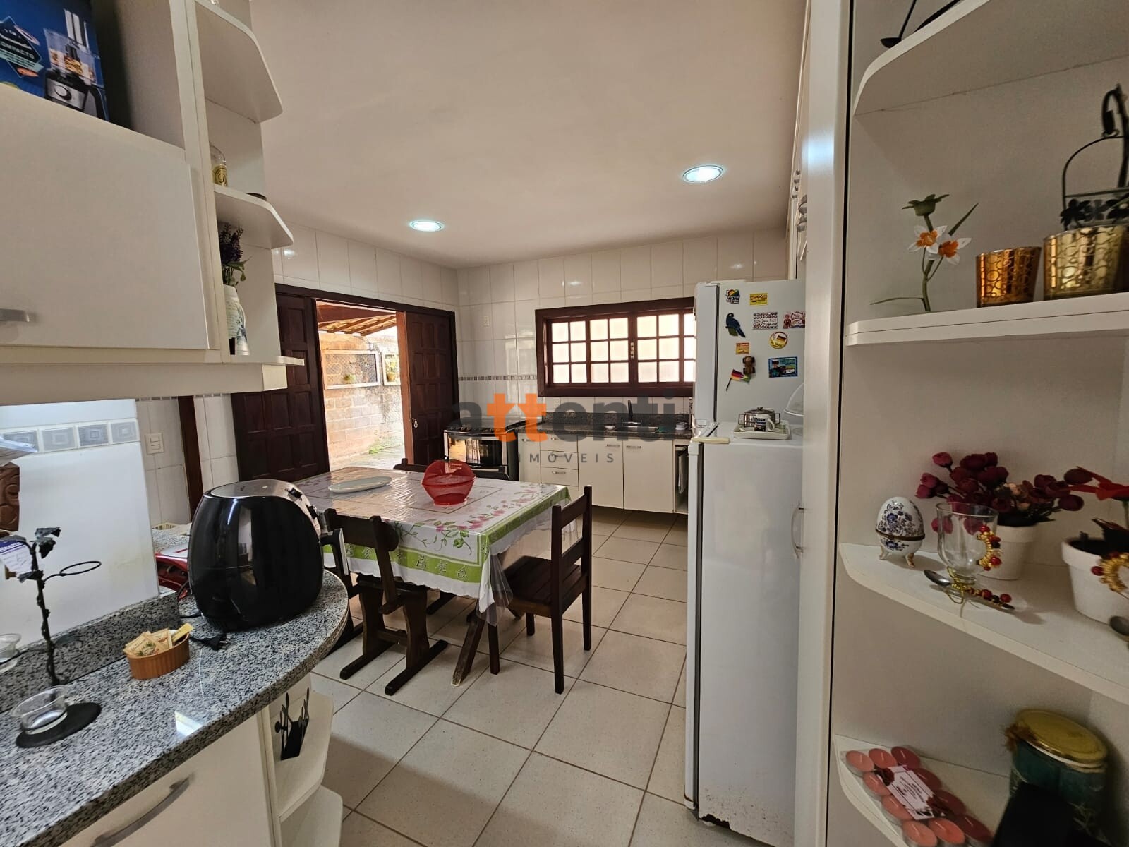 Casa à venda com 4 quartos, 255m² - Foto 32