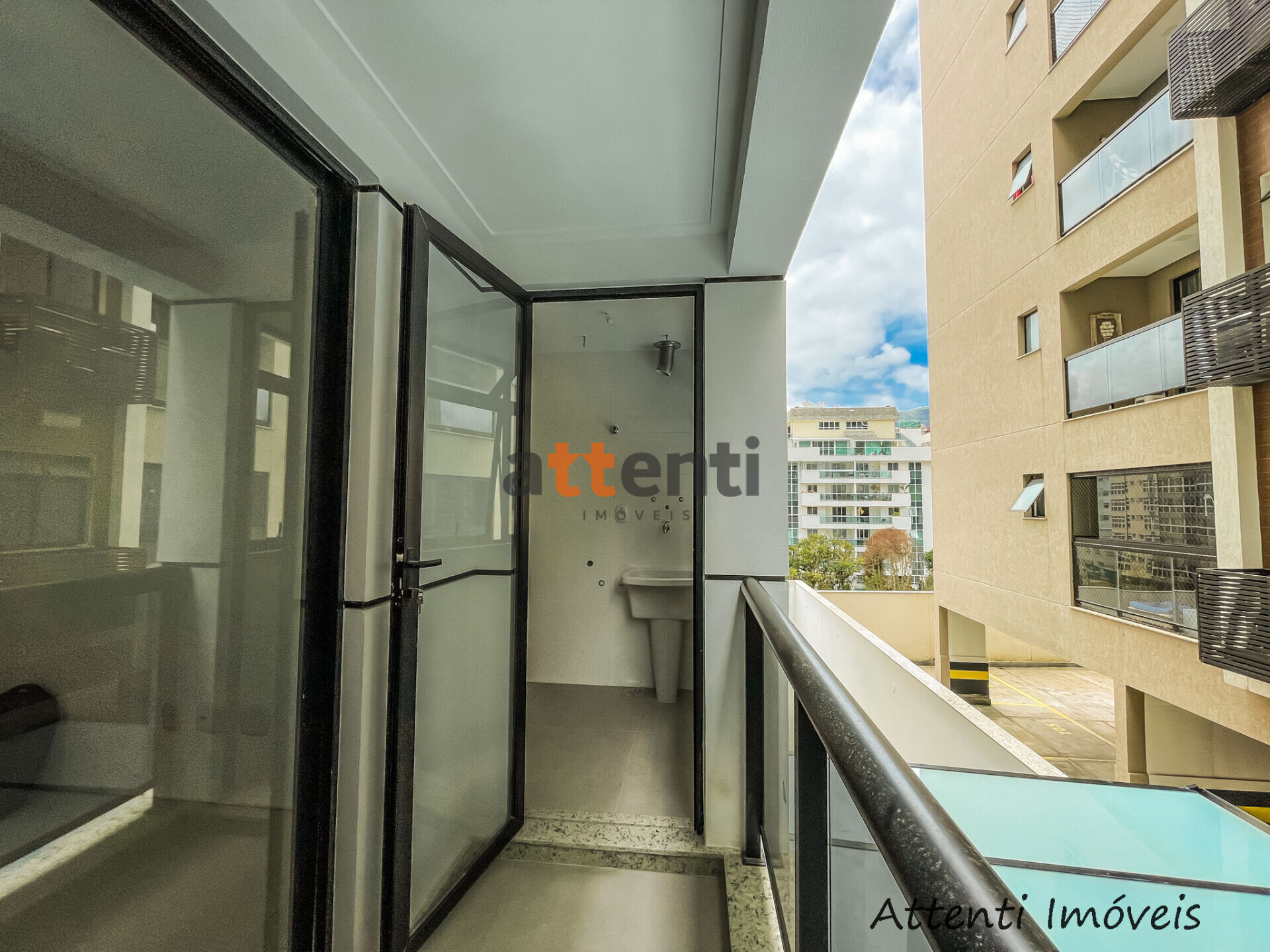 Apartamento à venda com 2 quartos, 60m² - Foto 2