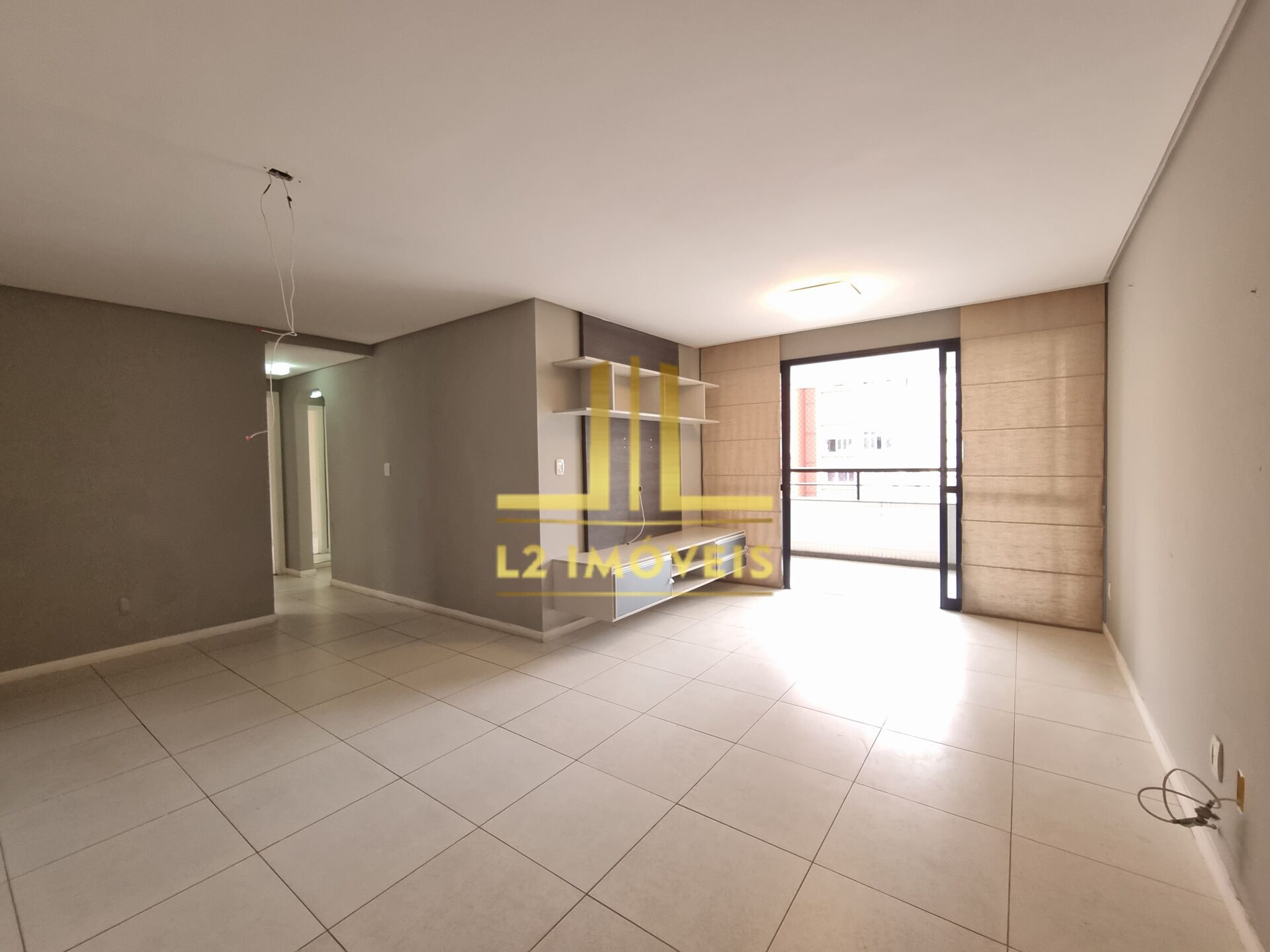 Apartamento à venda com 3 quartos, 95m² - Foto 1