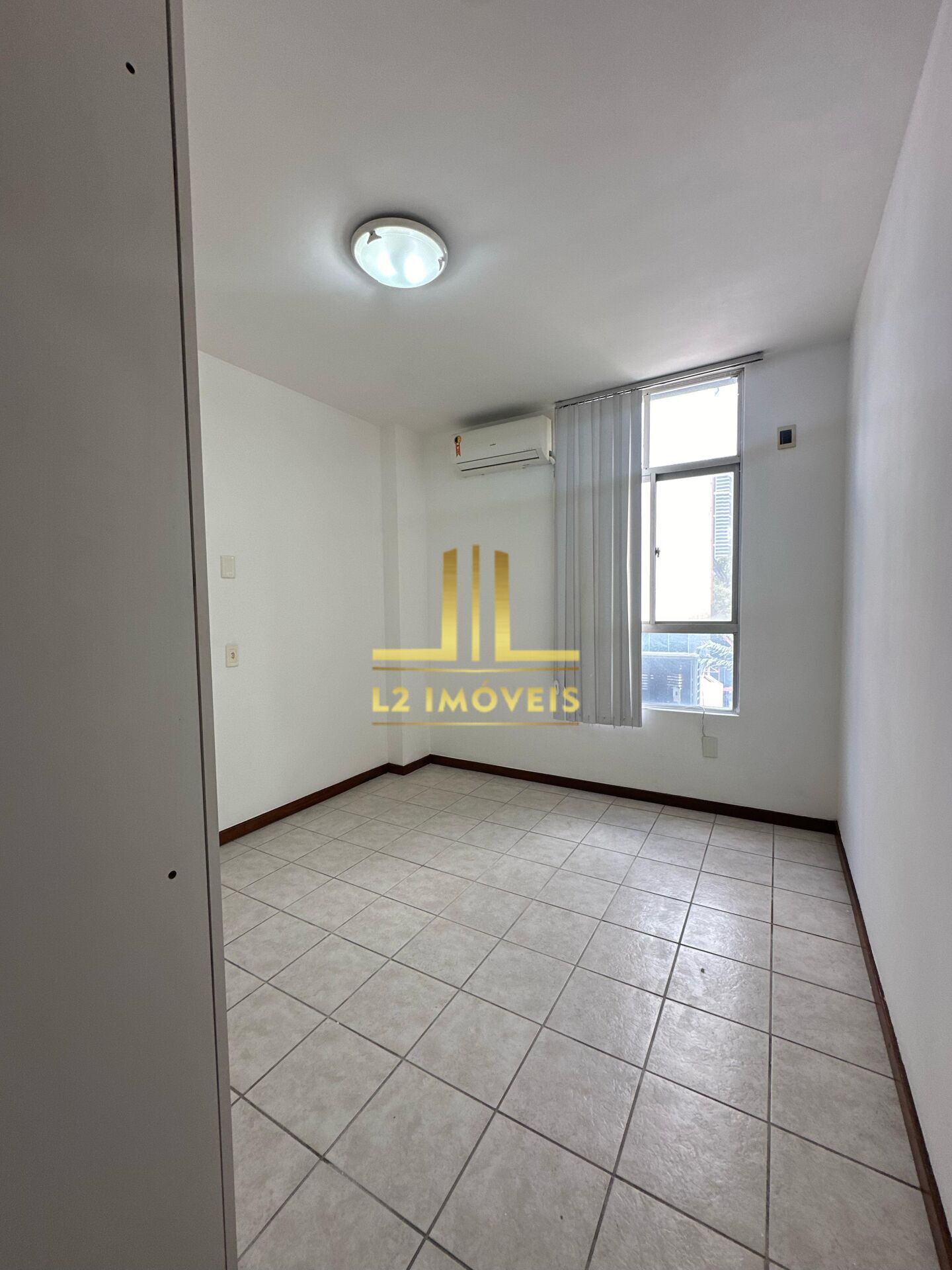 Apartamento - Caminho das árvores