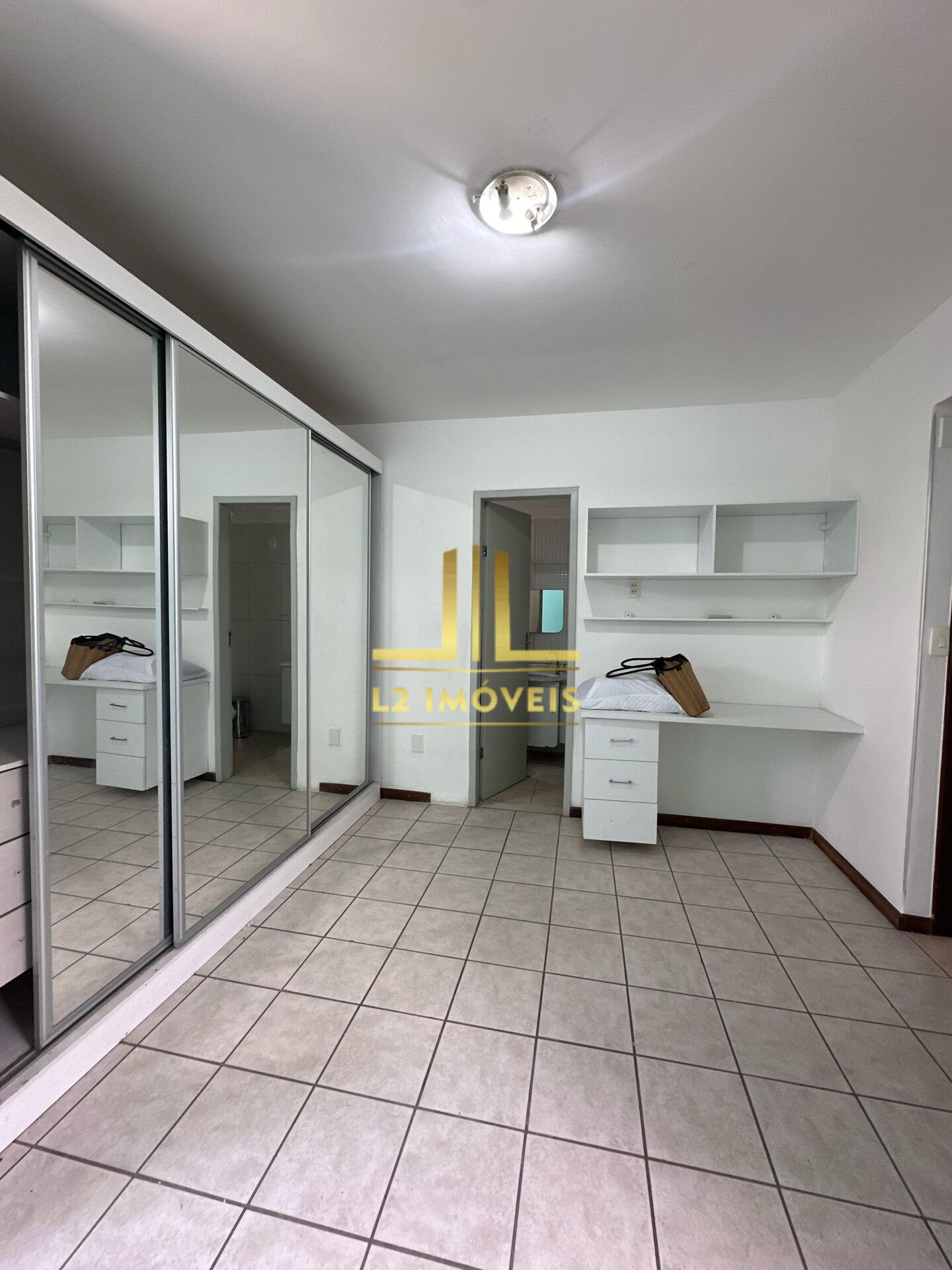 Apartamento - Caminho das árvores