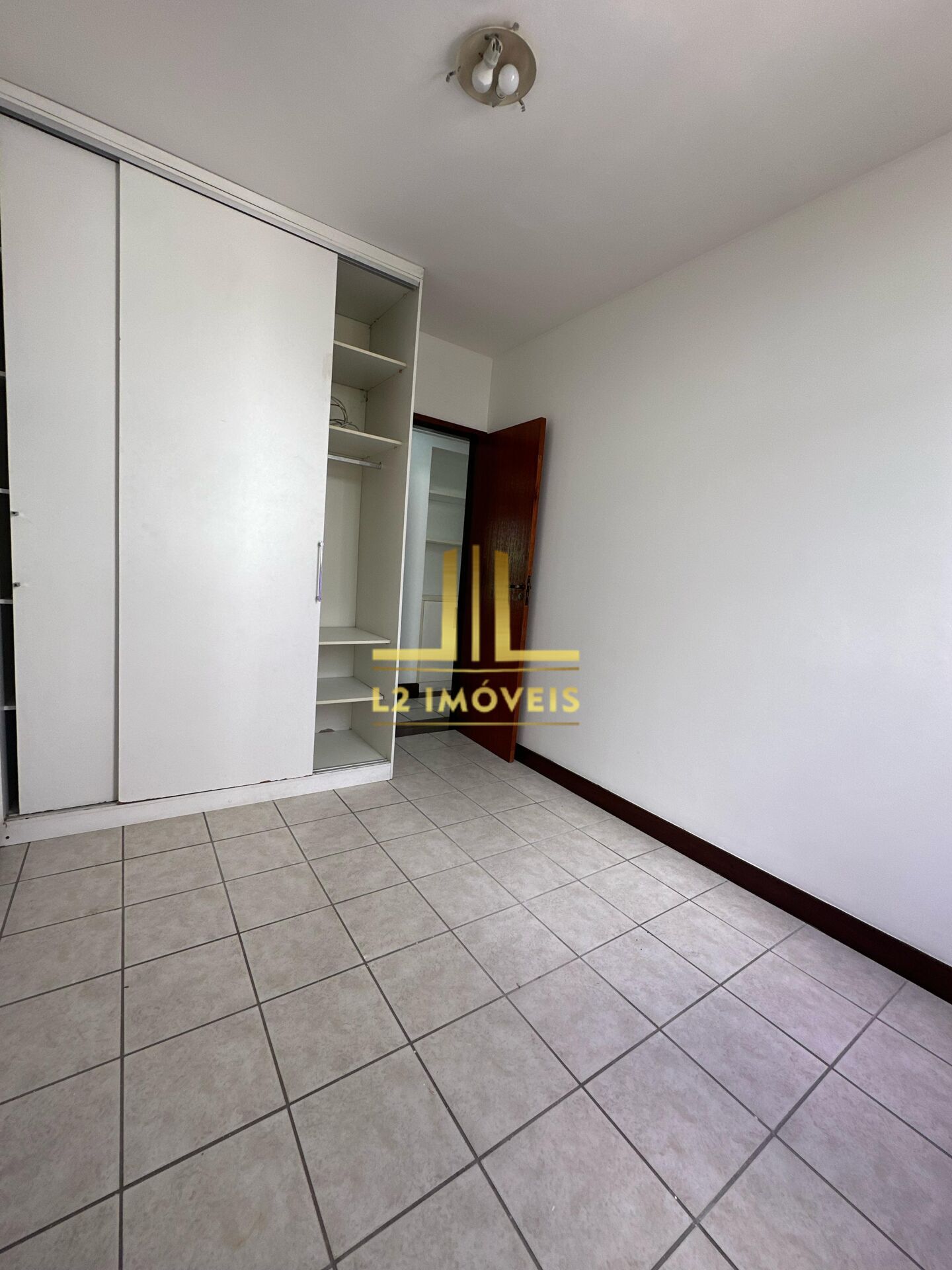Apartamento - Caminho das árvores