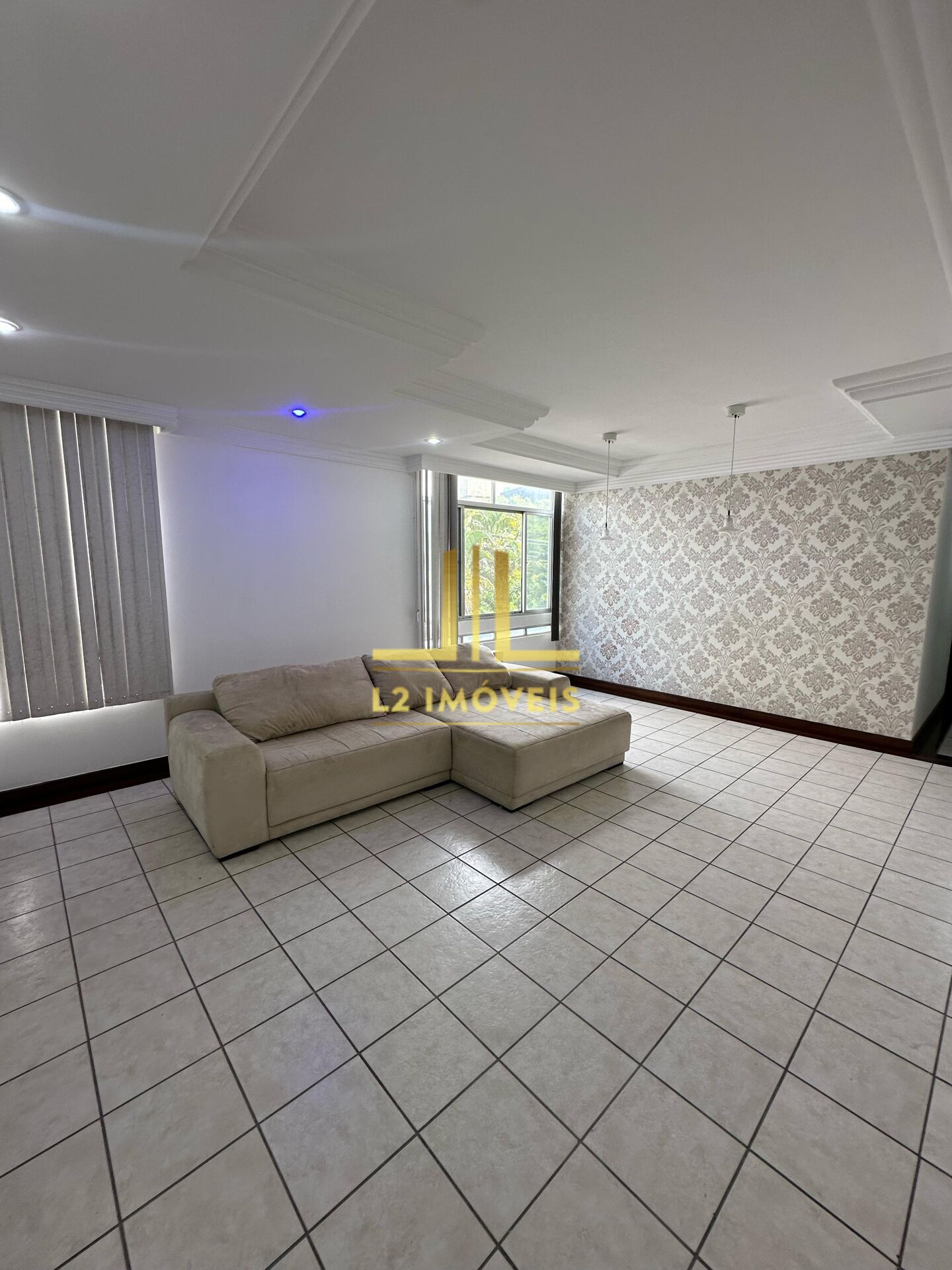 Apartamento - Caminho das árvores
