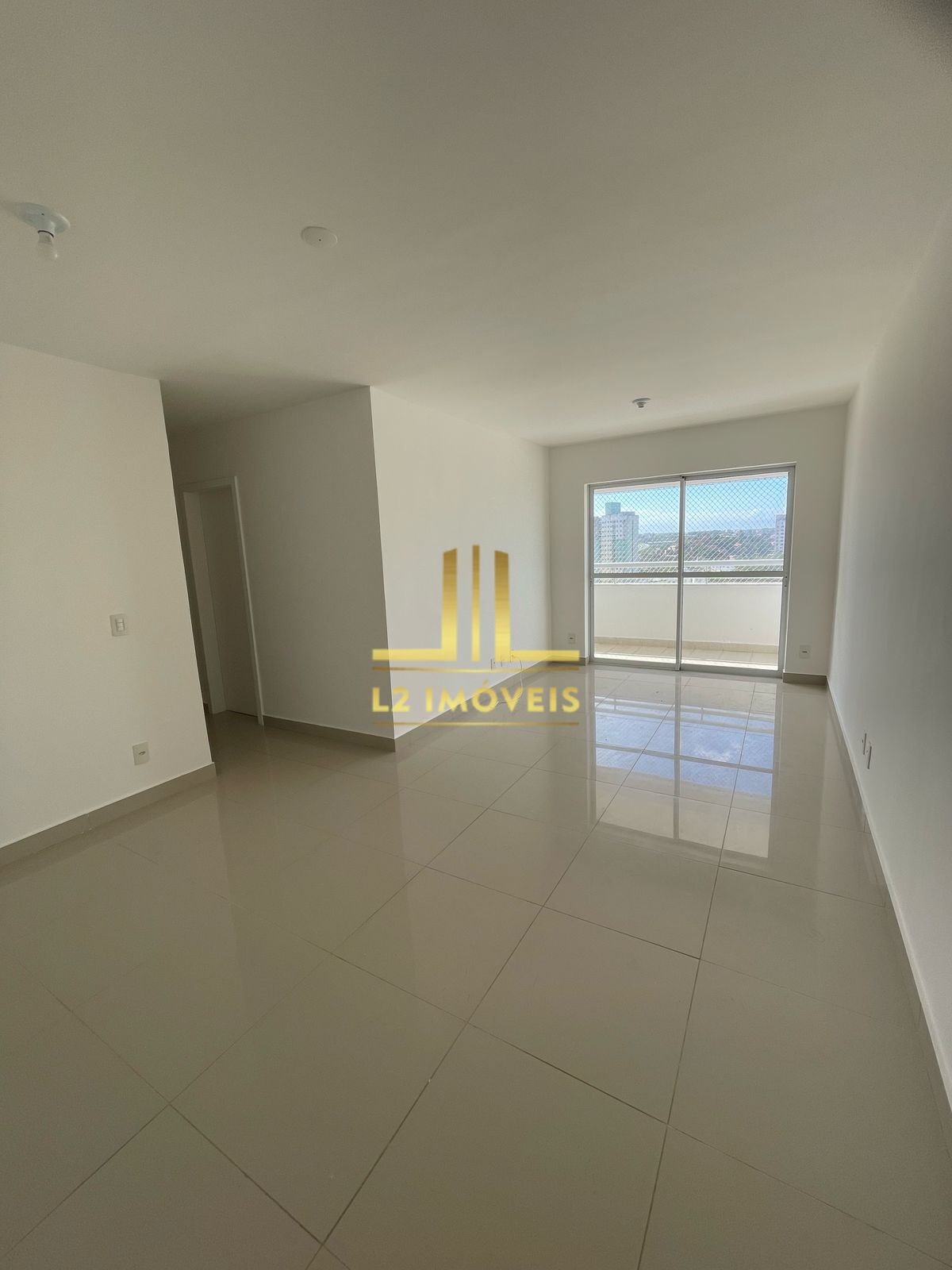 Apartamento à venda com 3 quartos, 81m² - Foto 2